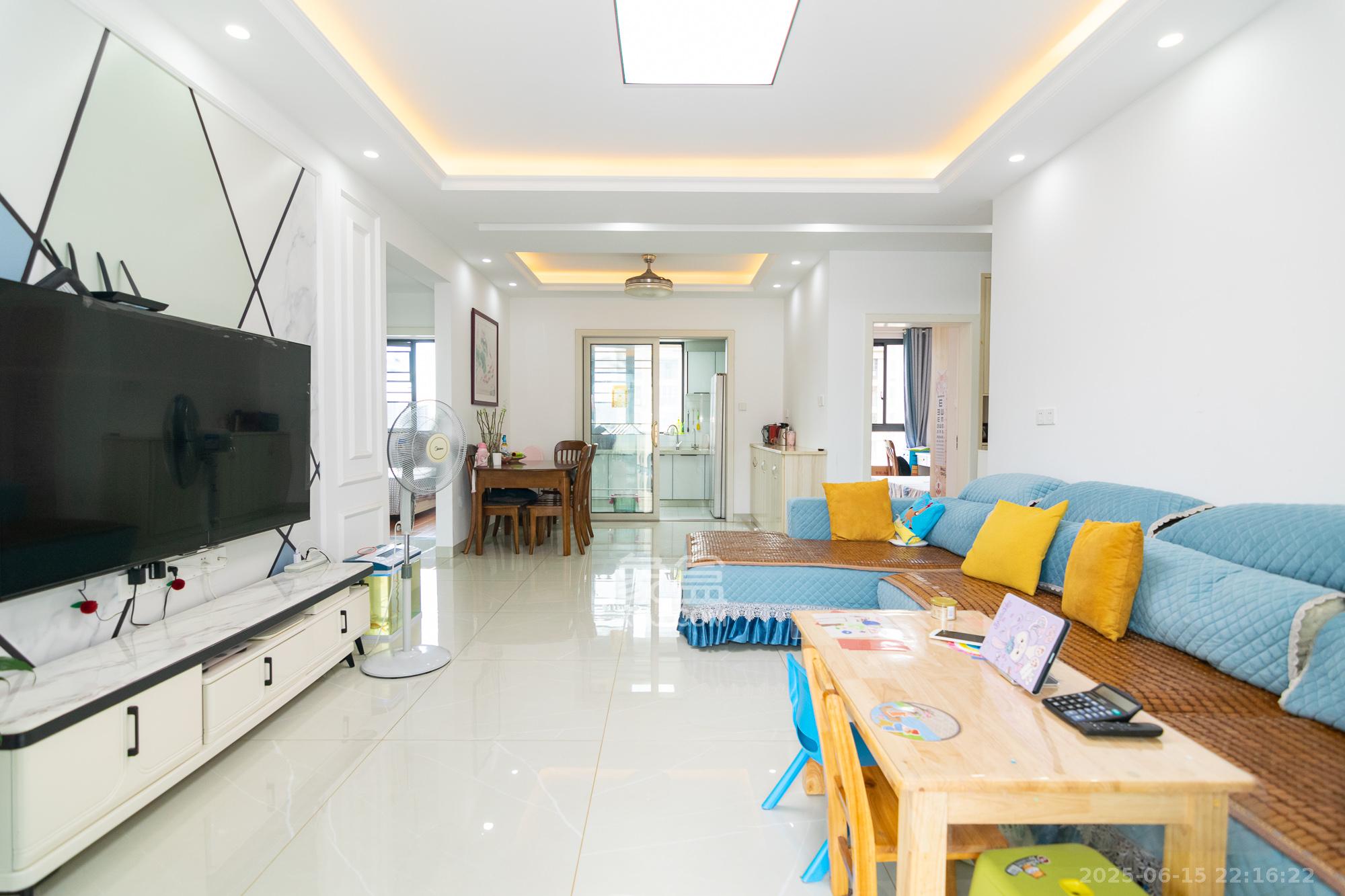 澳海月亮湾 3室2厅2卫 82.8万 澳海月亮湾 3室2厅2卫 82.8万客厅