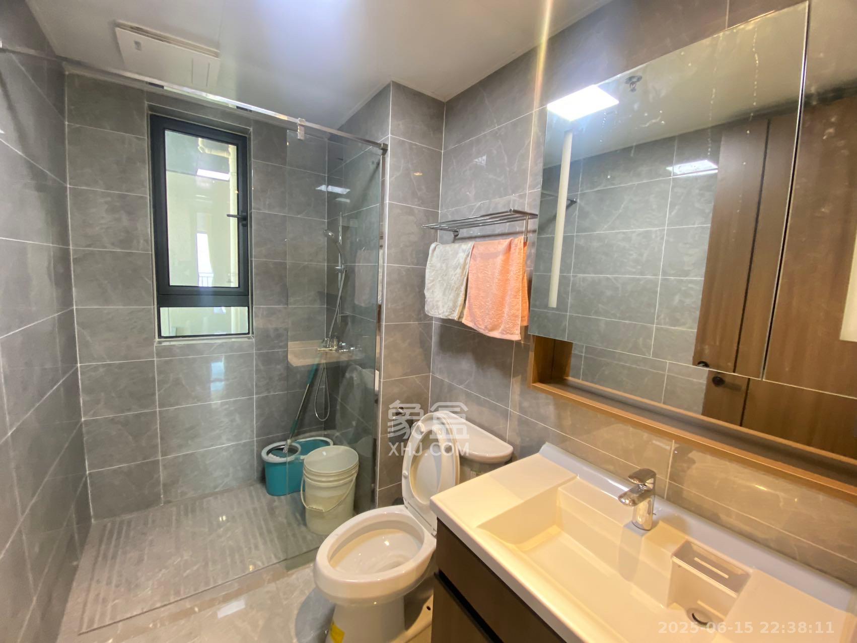 卓越中寰 3室2厅2卫 3800.0元/月 卓越中寰 3室2厅2卫 3800.0元/月室内图