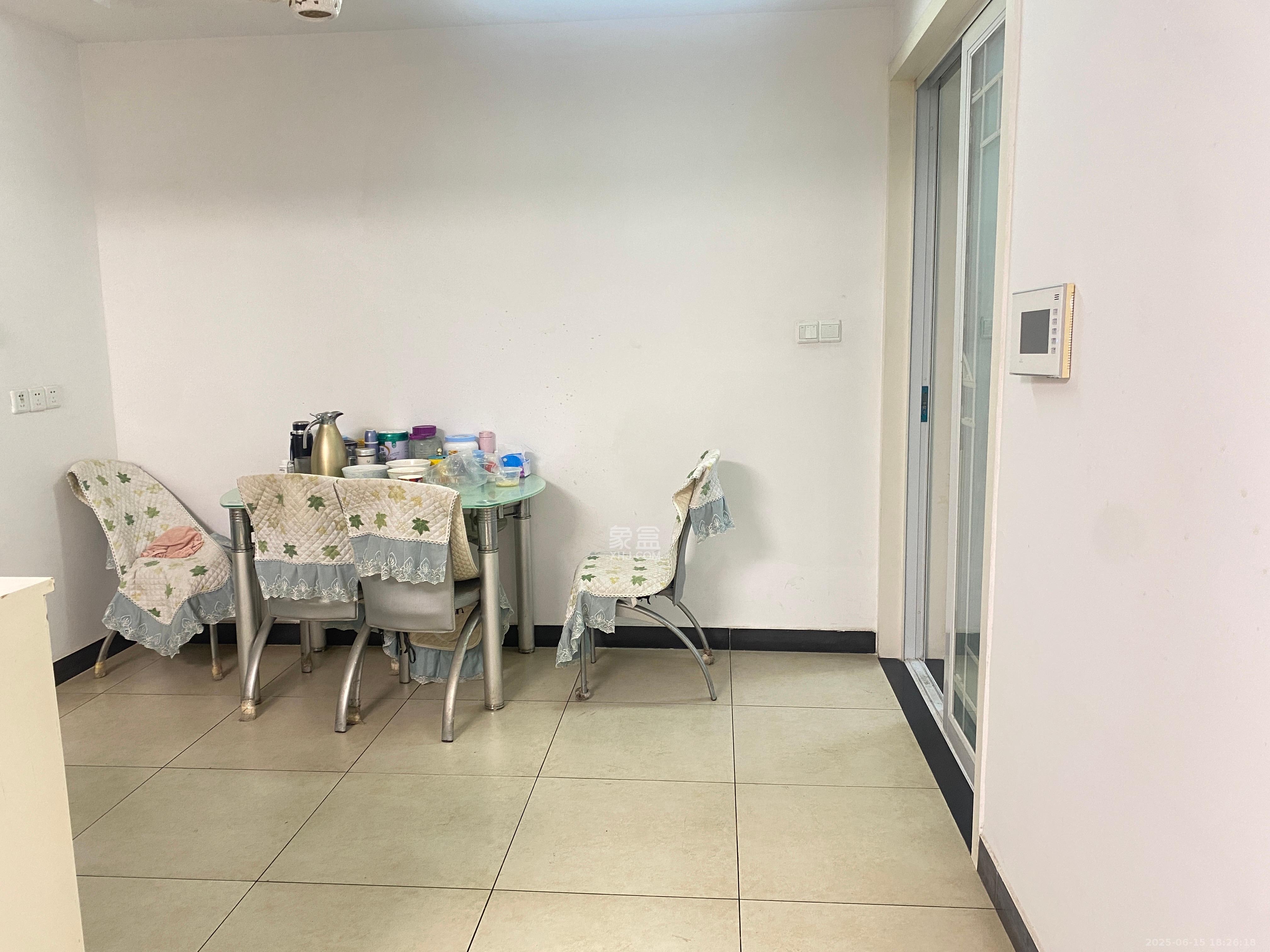 钰龙天下一期  3室2厅2卫   2800.00元/月