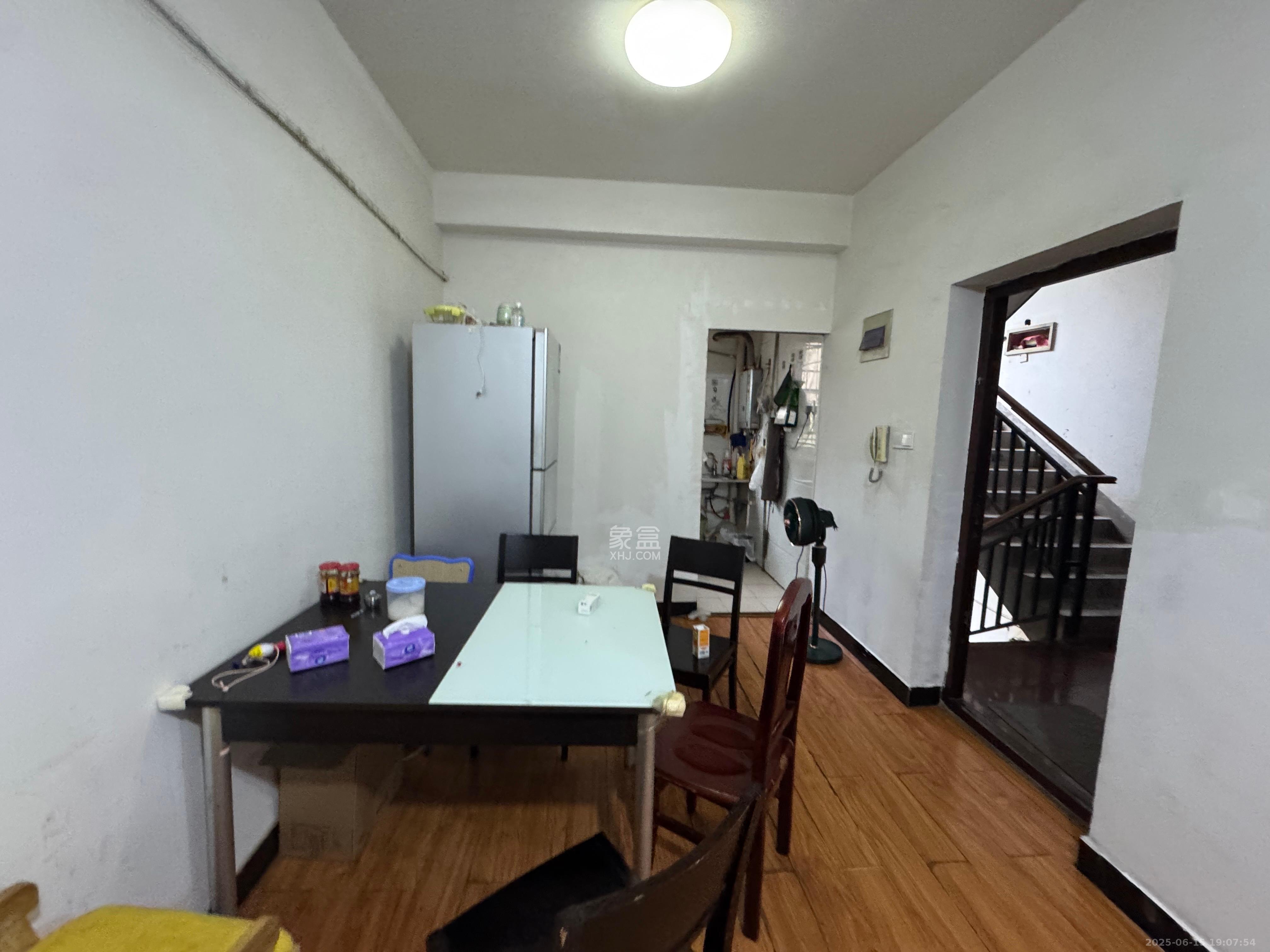 南苑小区  2室2厅2卫    2000.0元/月 南苑小区  2室2厅2卫    2000.0元/月室内图