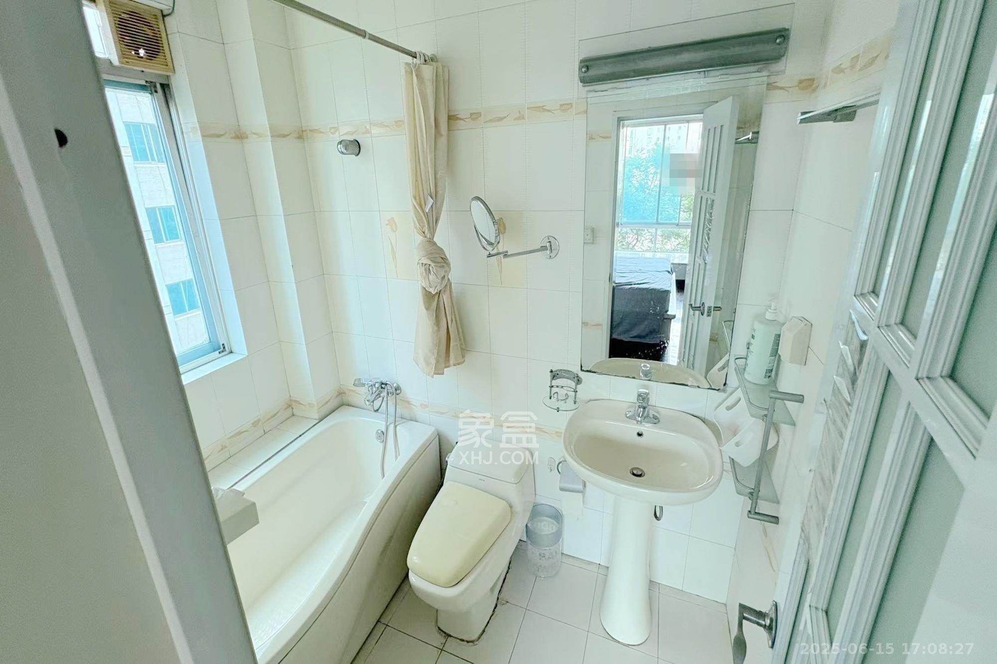 颐美园  3室2厅2卫    100.0万卫生间