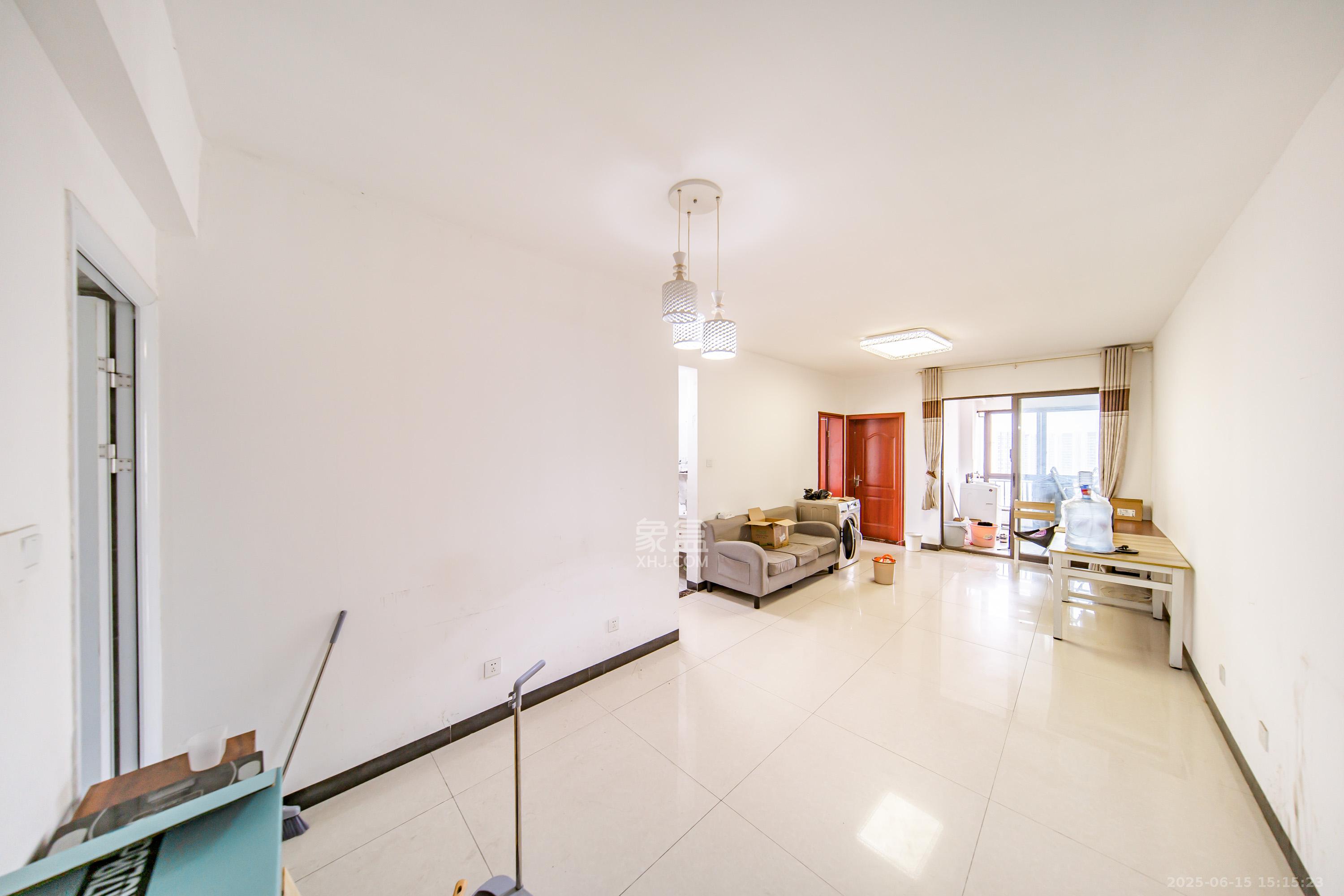 合能洋湖公馆  3室2厅1卫    71.0万 合能洋湖公馆  3室2厅1卫    71.0万客厅