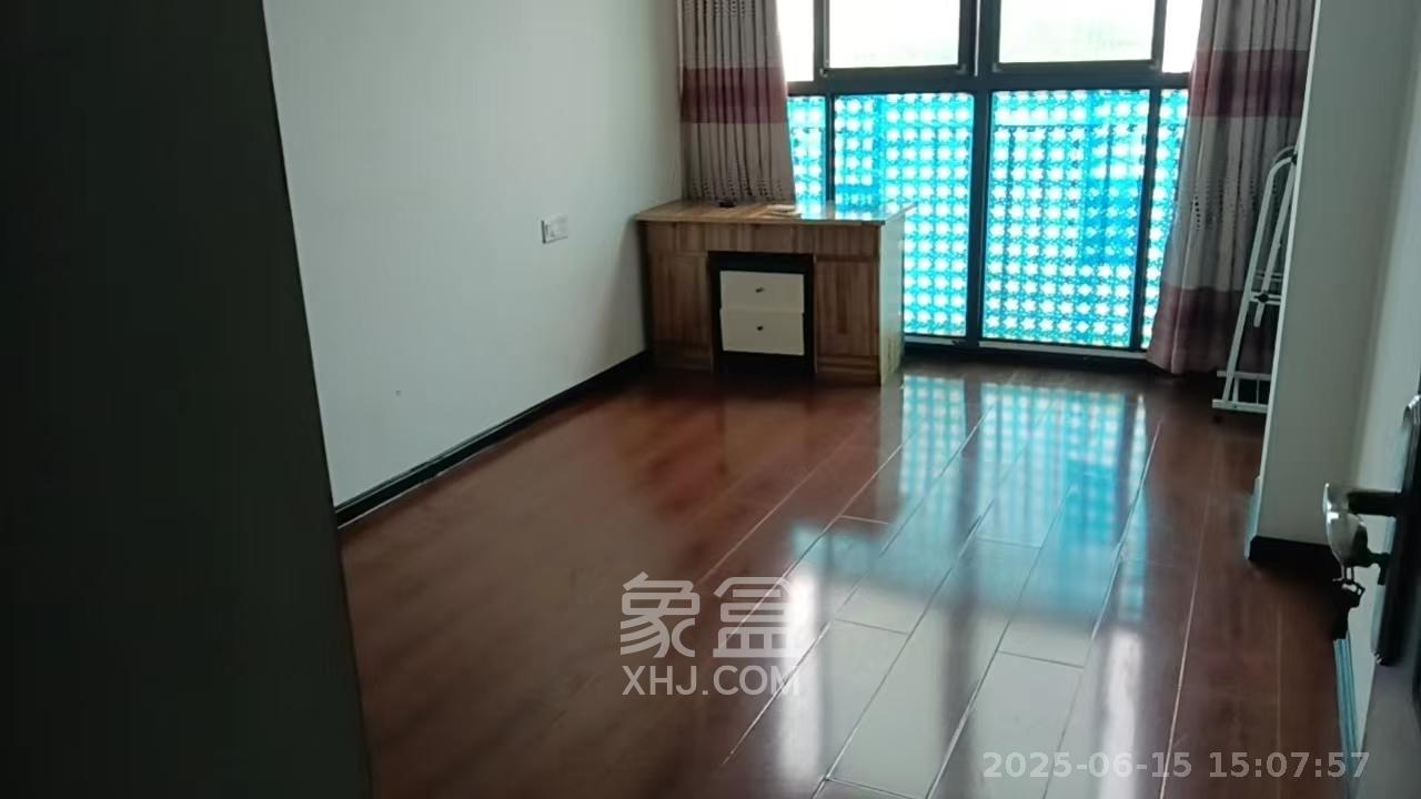 汀湘十里  3室2厅2卫    2100.0元/月室内图