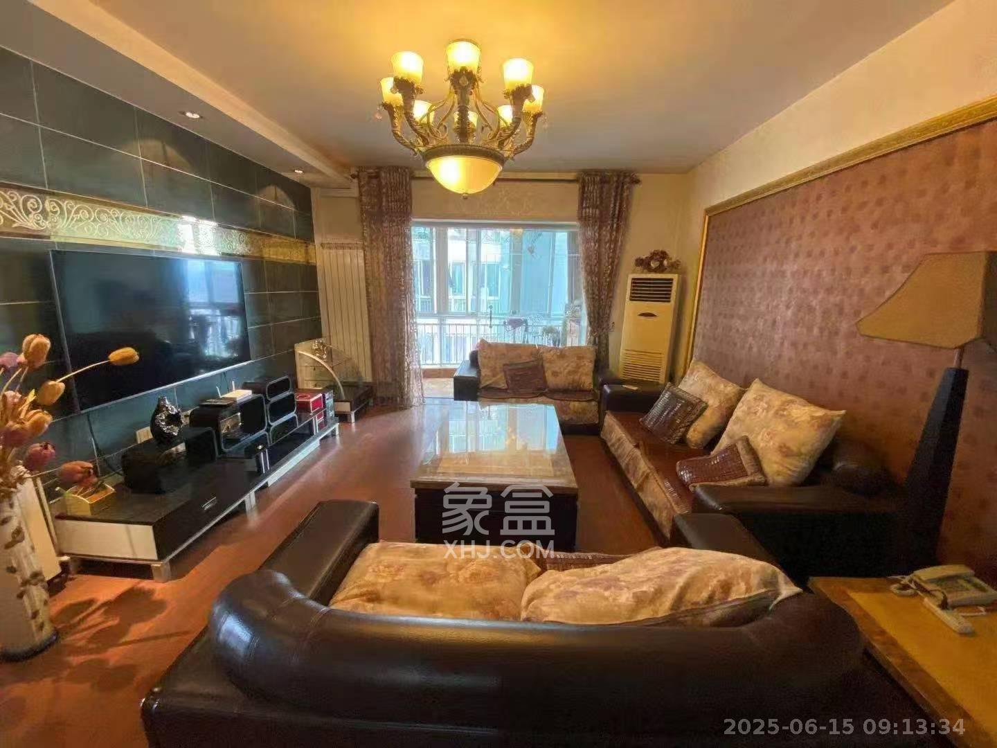 天心华庭  3室2厅2卫    5000.0元/月 天心华庭  3室2厅2卫    5000.0元/月室内图