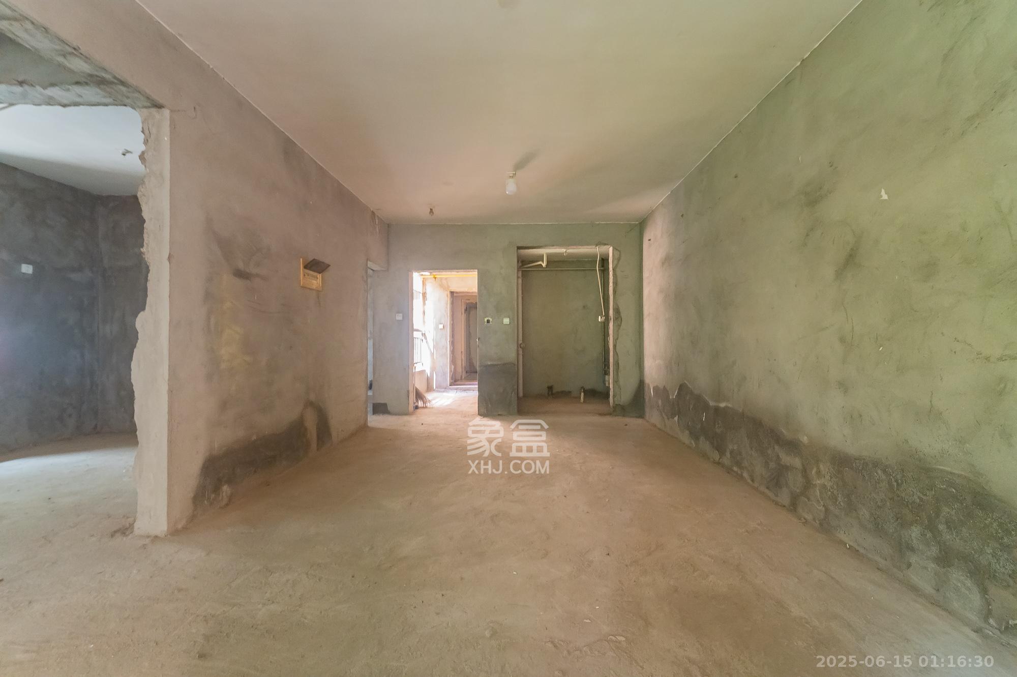 东方航标  3室2厅1卫    55.8万 东方航标  3室2厅1卫    55.8万客厅