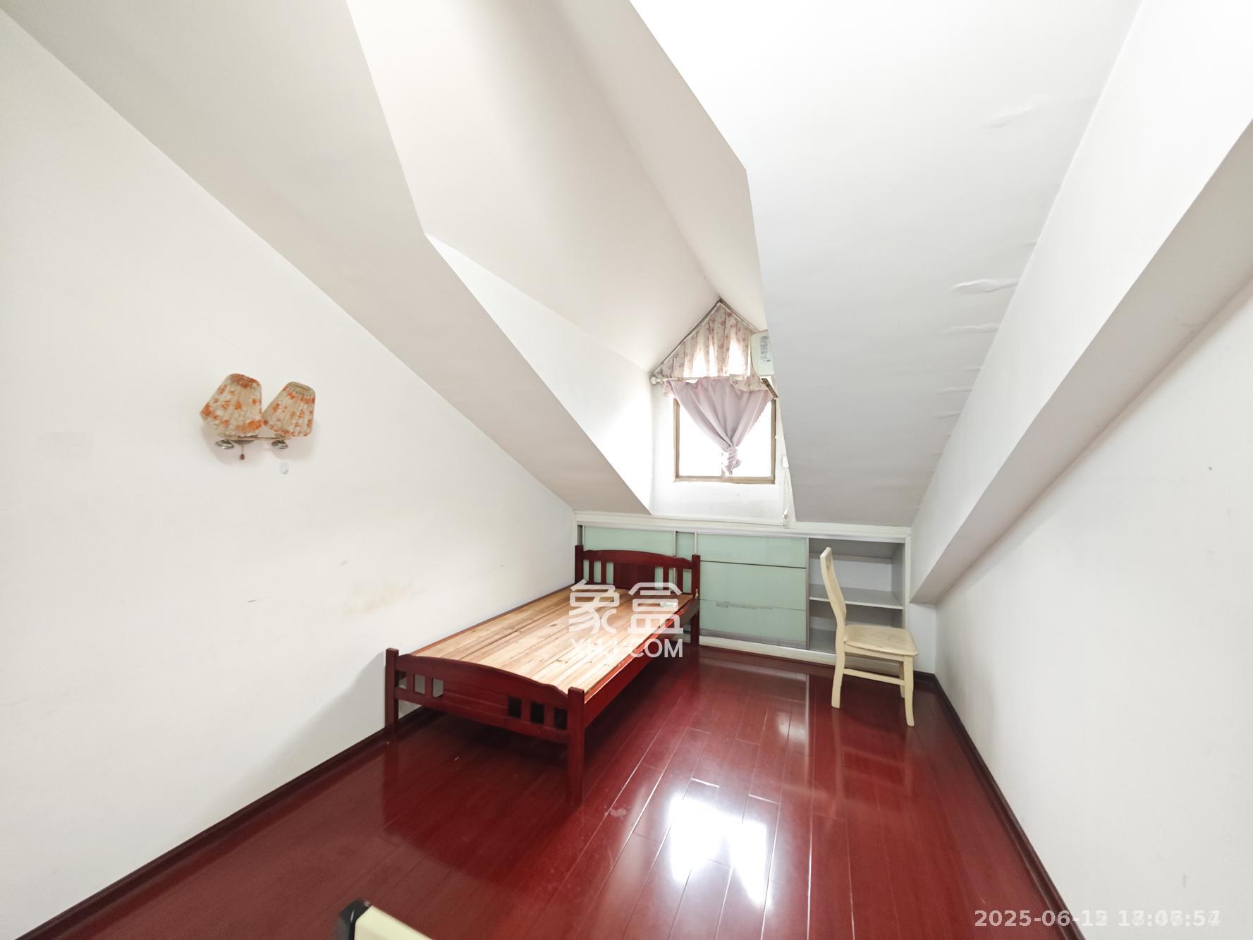 莲湖汽配城 3室2厅1卫 2200.0元/月 莲湖汽配城 3室2厅1卫 2200.0元/月室内图