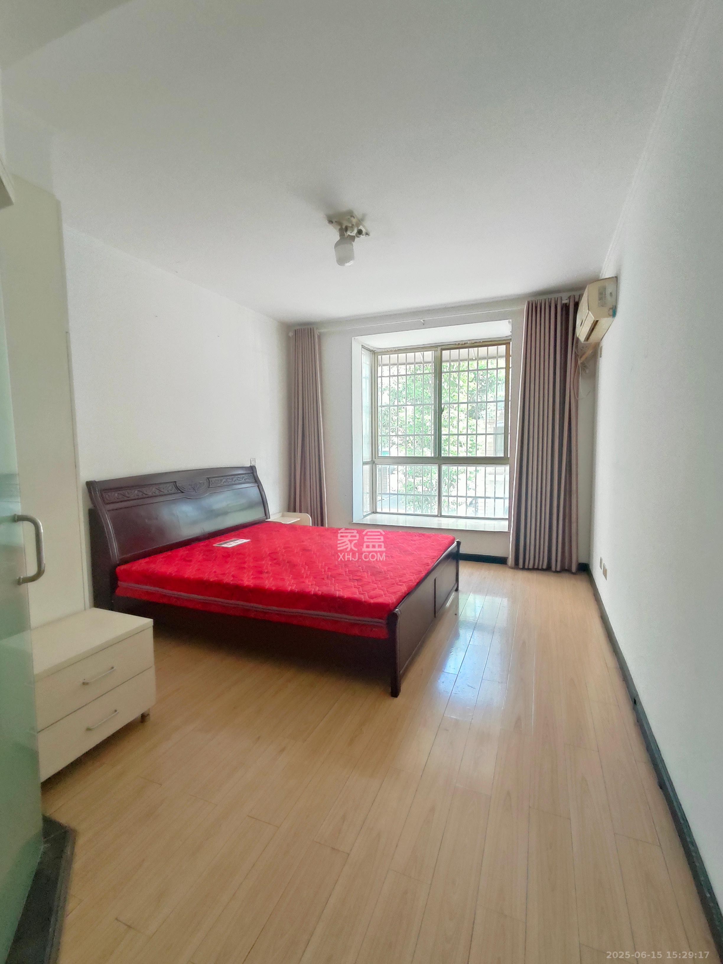 麓谷沐春园 5室2厅2卫 3300.0元/月 麓谷沐春园 5室2厅2卫 3300.0元/月室内图