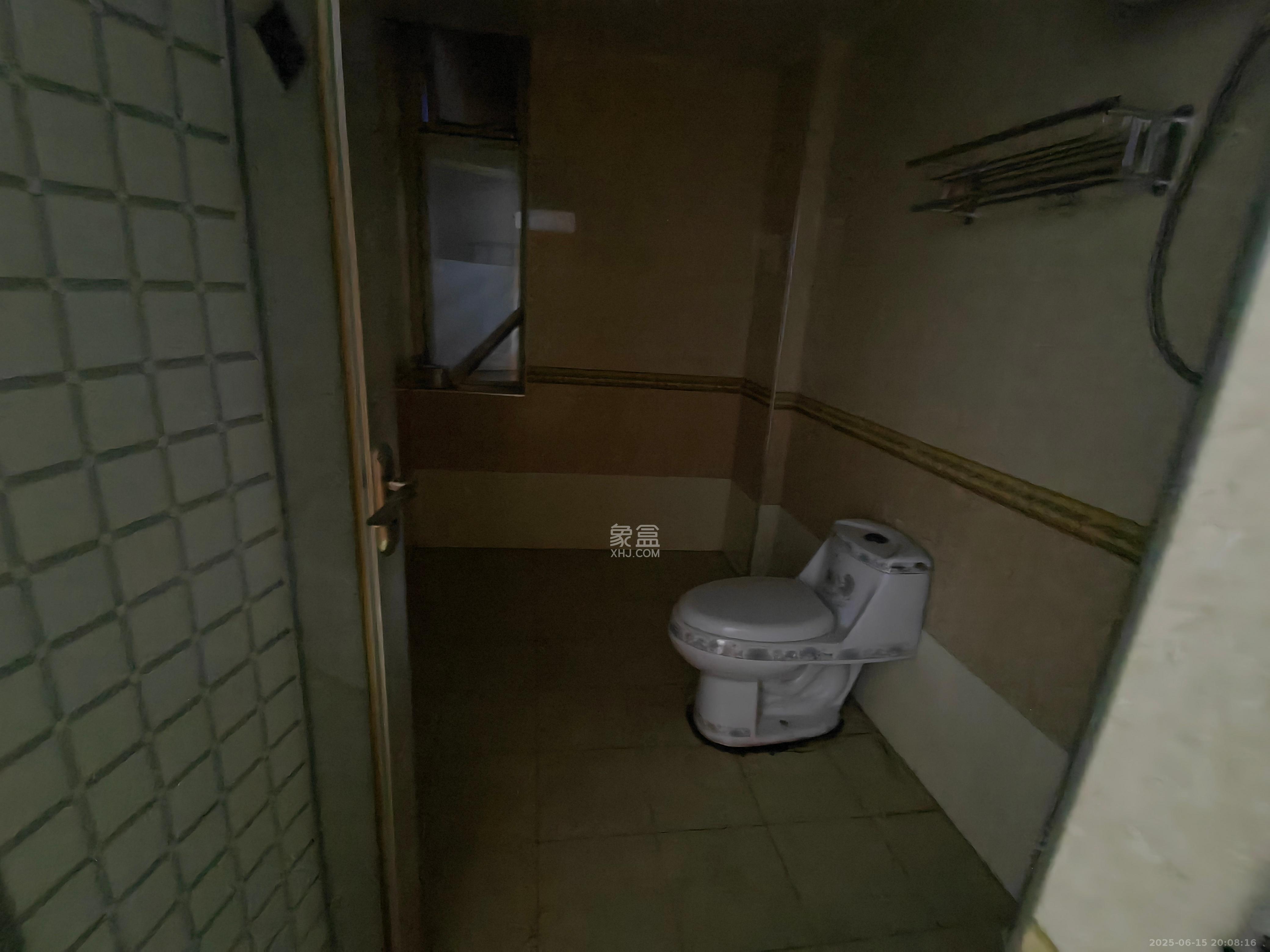 比华利山  3室2厅2卫   1500.00元/月室内图