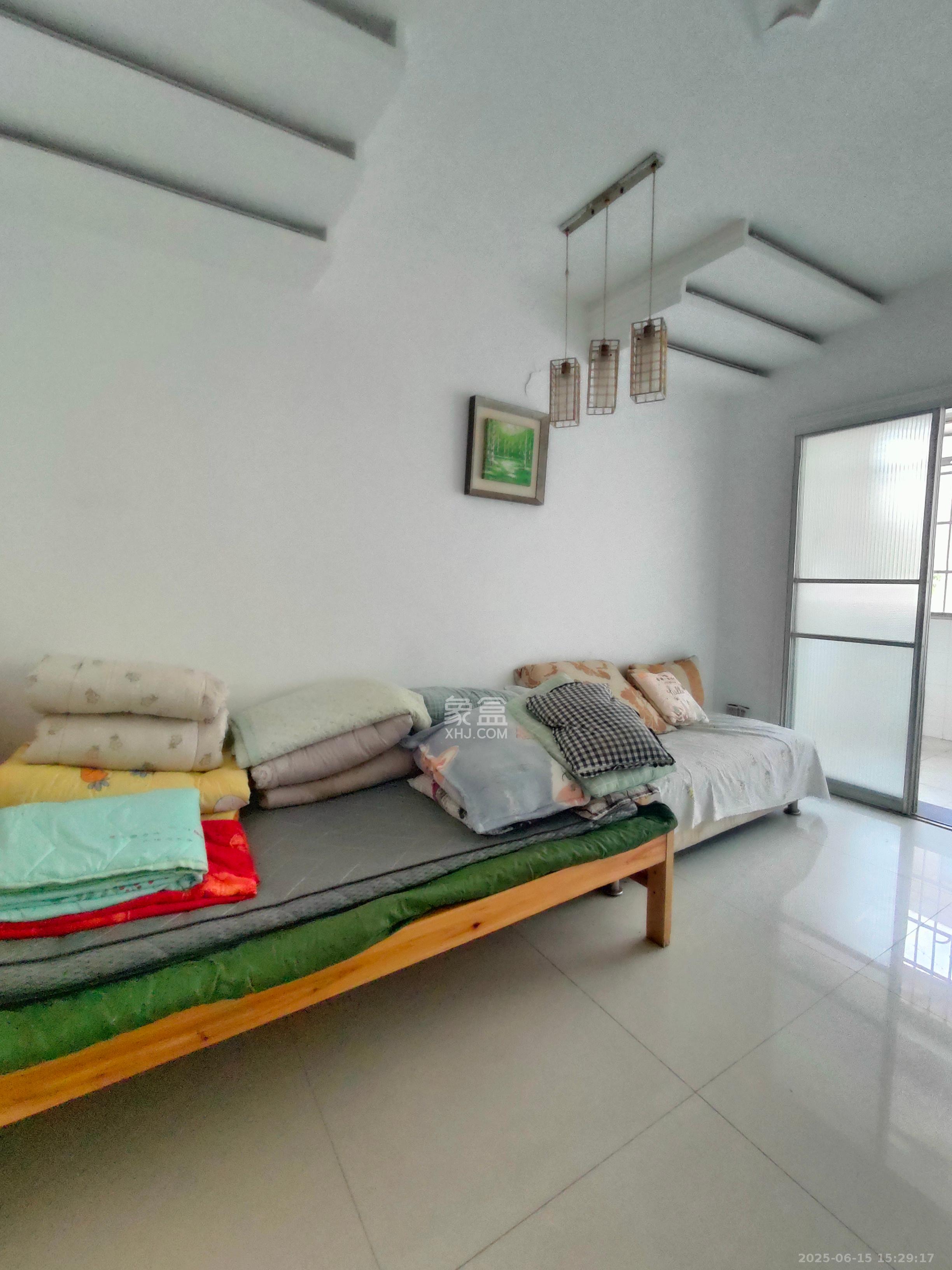 麓谷沐春园 5室2厅2卫 3300.0元/月 麓谷沐春园 5室2厅2卫 3300.0元/月室内图