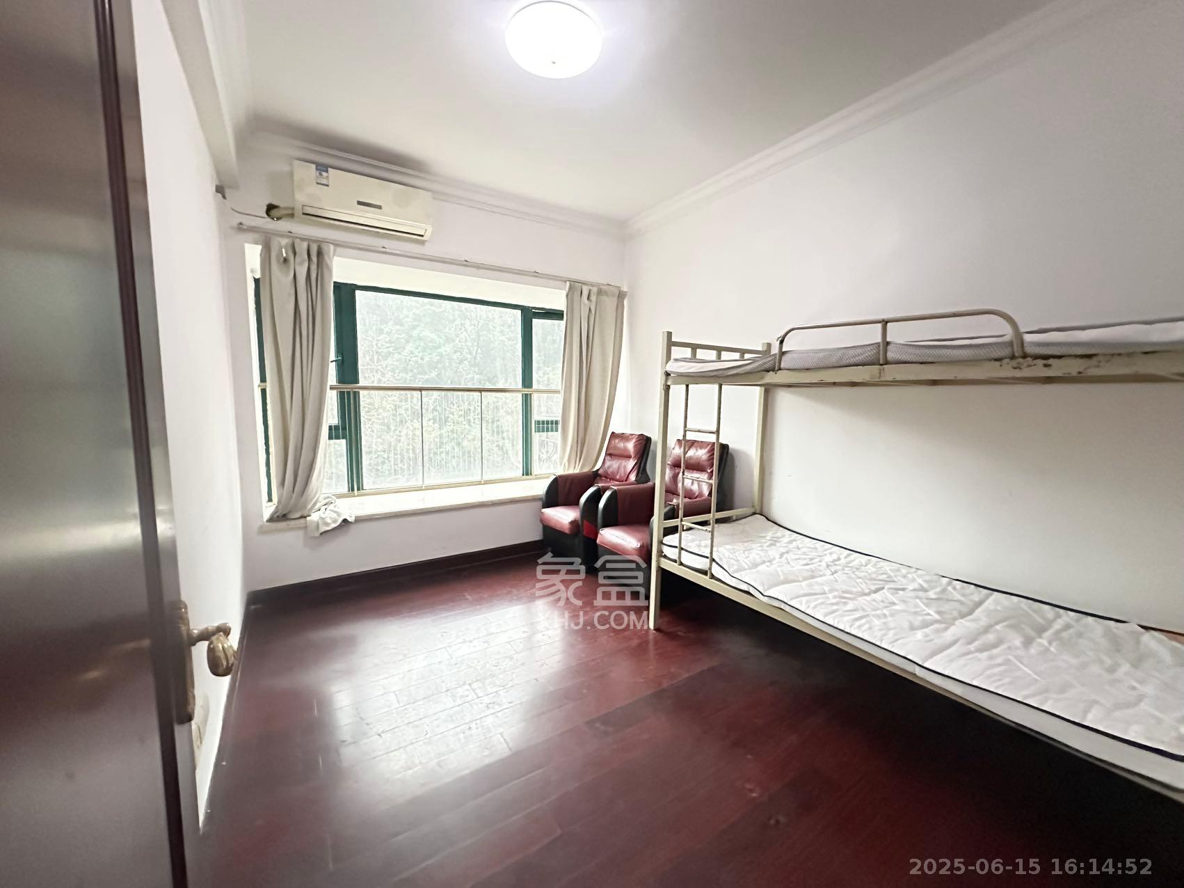 恒大城 4室2厅2卫 2500.0元/月 恒大城 4室2厅2卫 2500.0元/月室内图