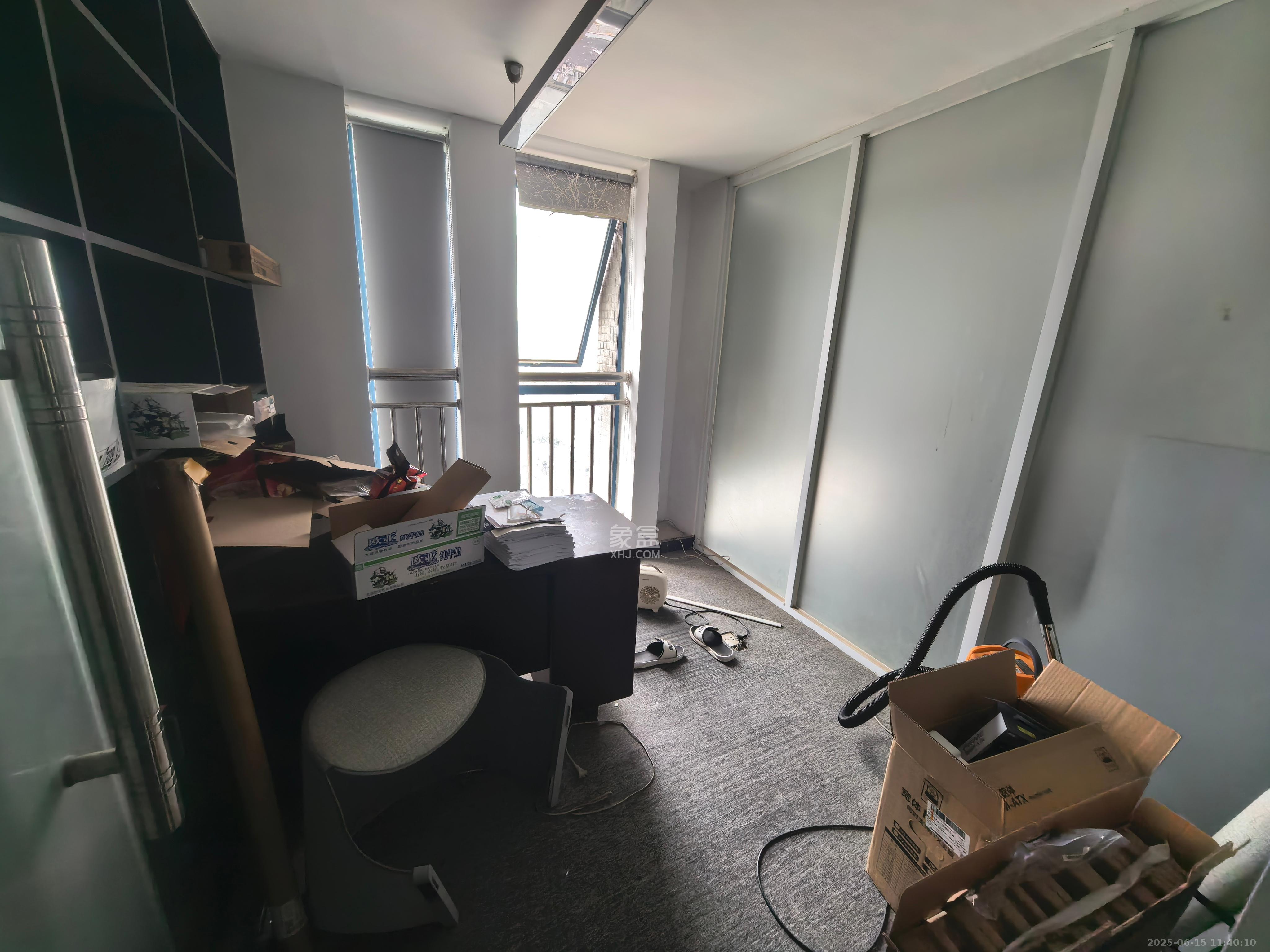 东一国际  1室2厅2卫    6500.0元/月室内图