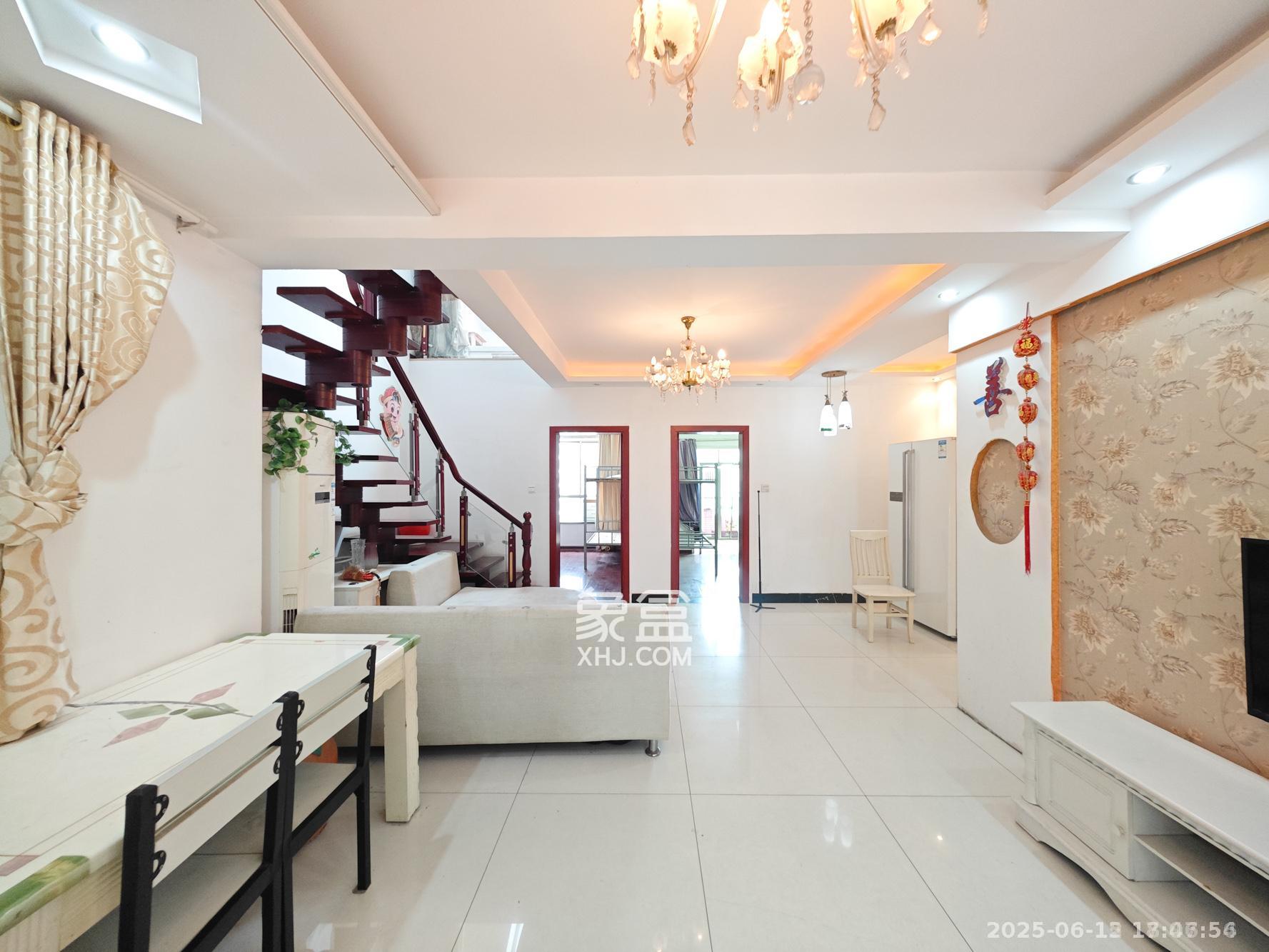 莲湖汽配城  3室2厅1卫    2200.0元/月 莲湖汽配城  3室2厅1卫    2200.0元/月