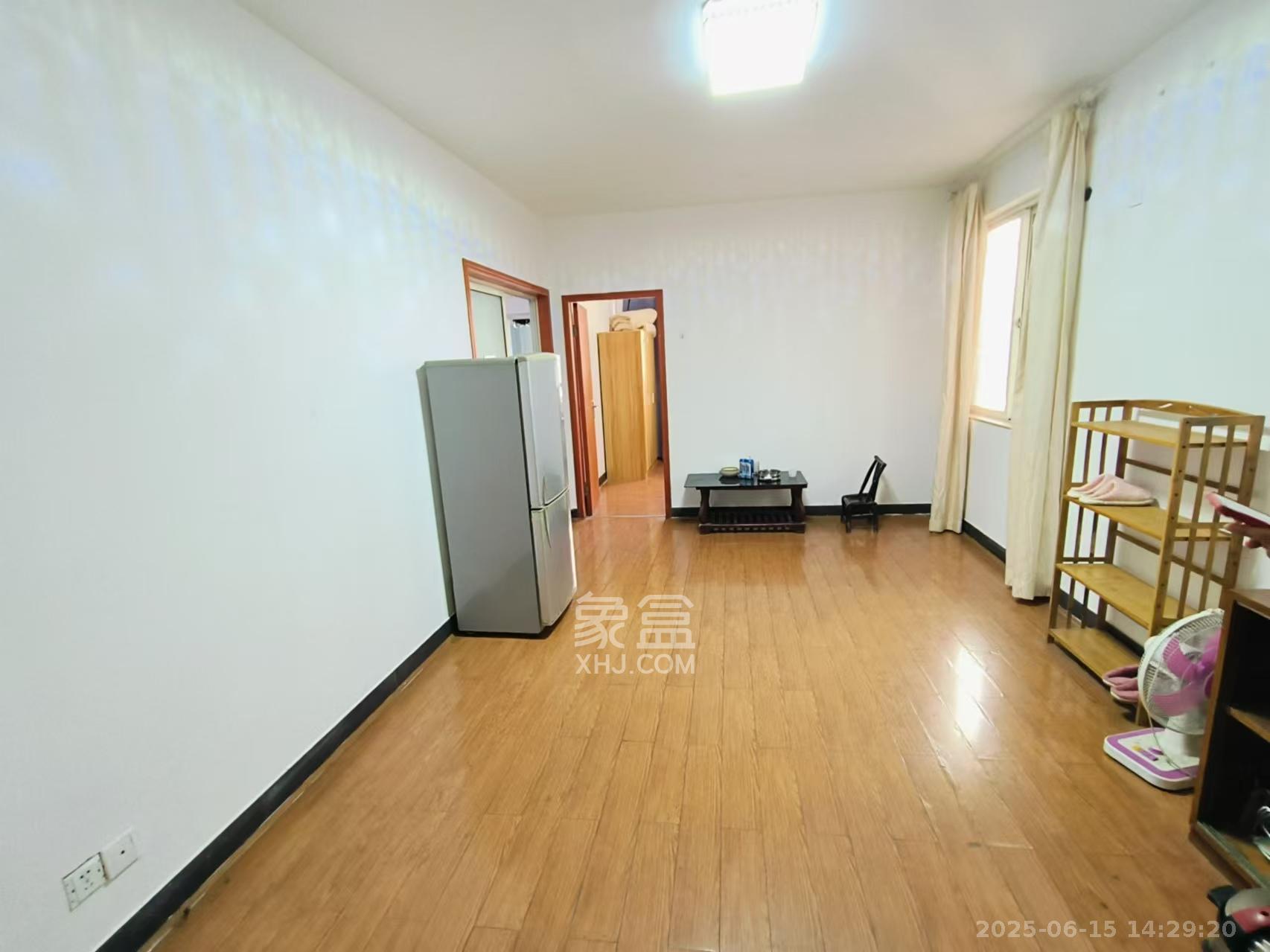 巧克力空间(建鸿达现代大厦) 3室2厅1卫 1700.0元/月 巧克力空间(建鸿达现代大厦) 3室2厅1卫 1700.0元/月室内图