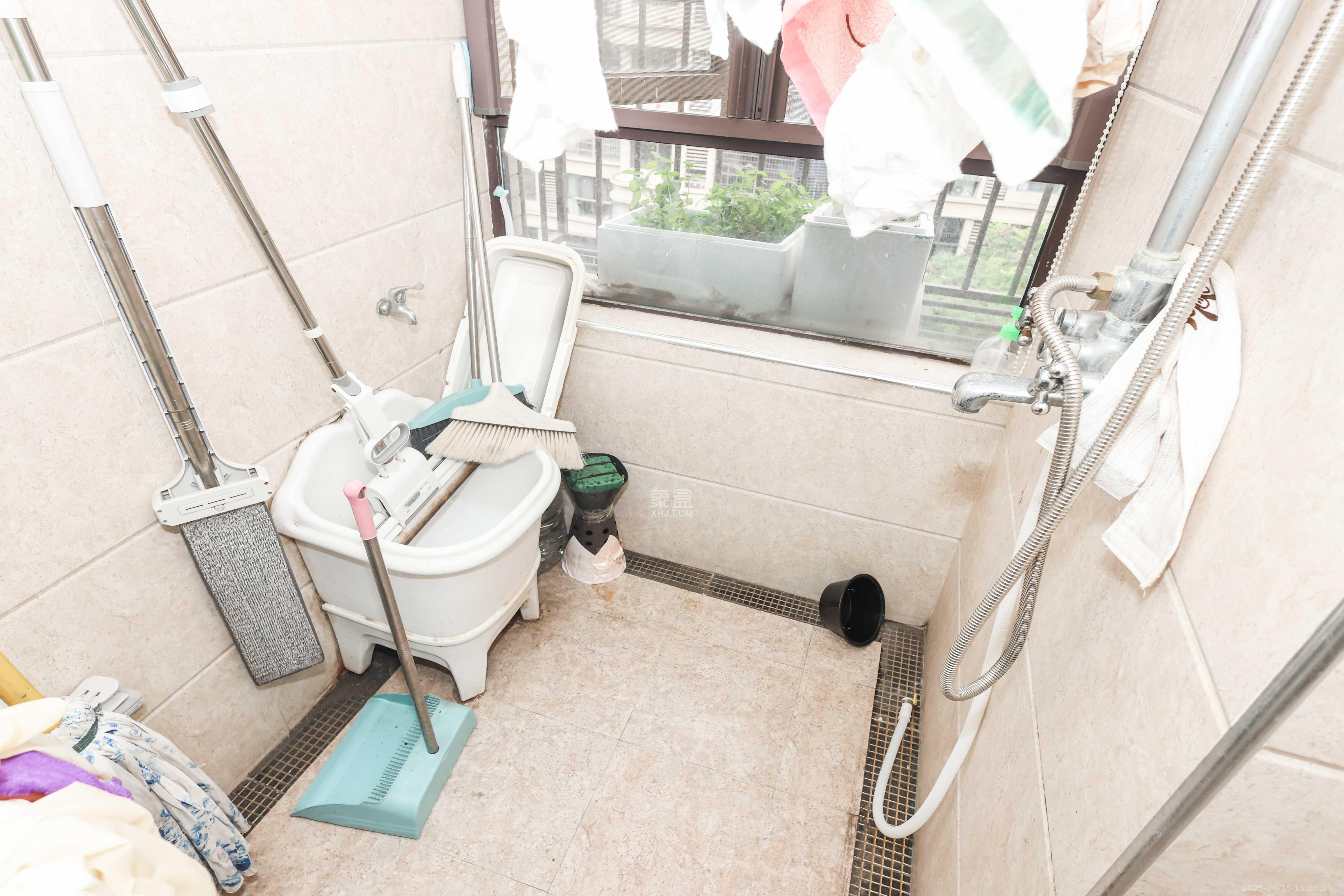 保利麓谷林语F区  3室2厅2卫   140.00万卫生间