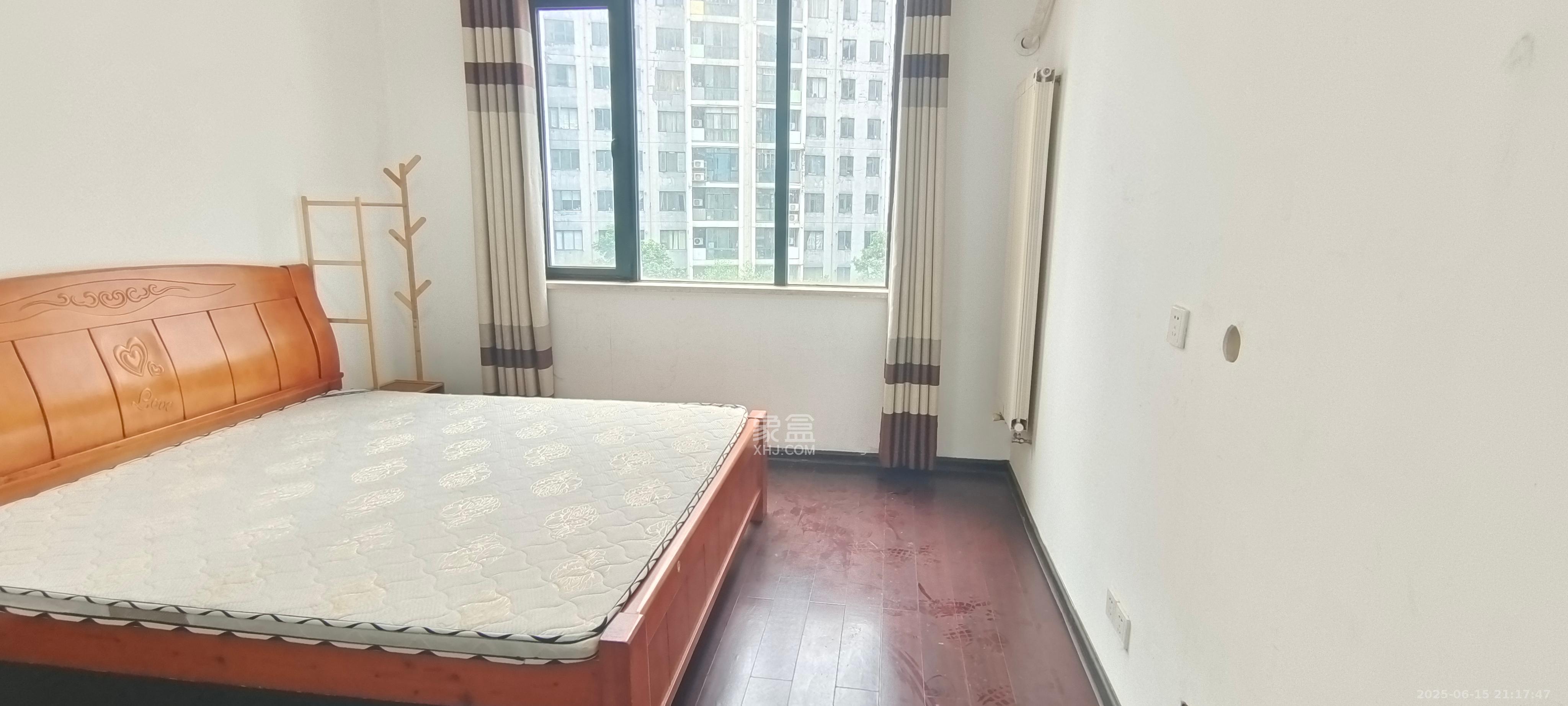 阳光100三期  3室2厅2卫    2600.0元/月室内图