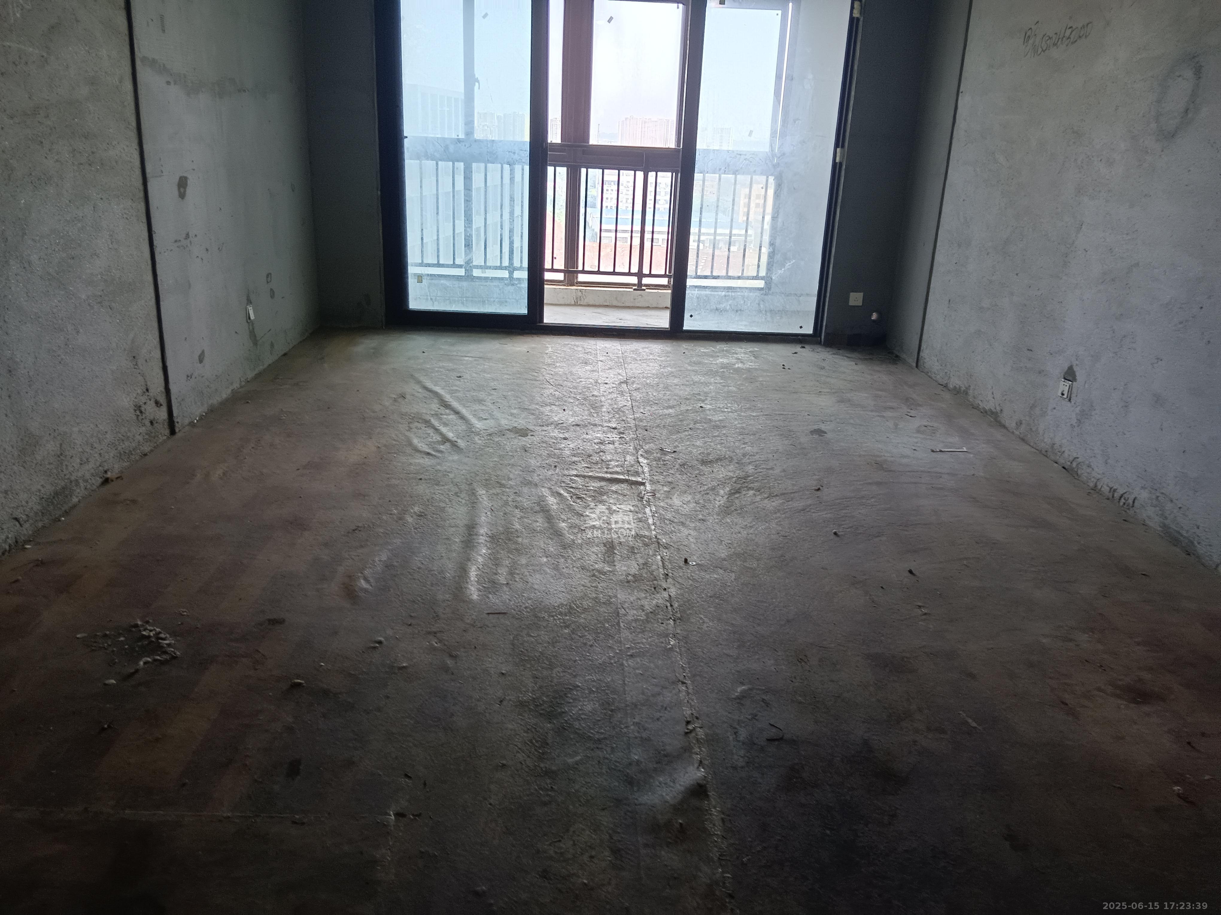 东方美地  3室2厅2卫   1500.00元/月室内图