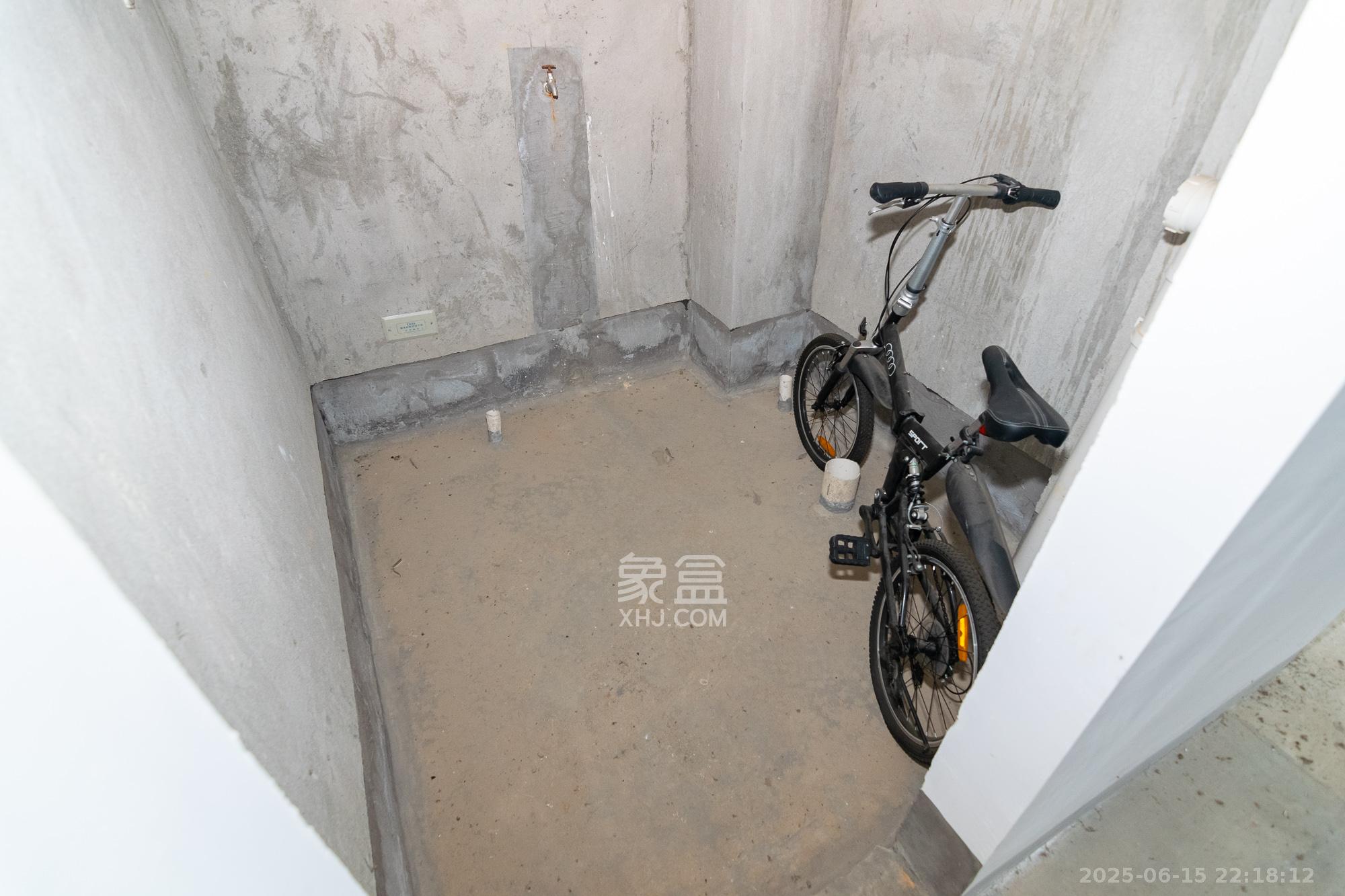 金地三千府（金地湖山樾、金地自在城）  5室2厅3卫    199.0万卫生间