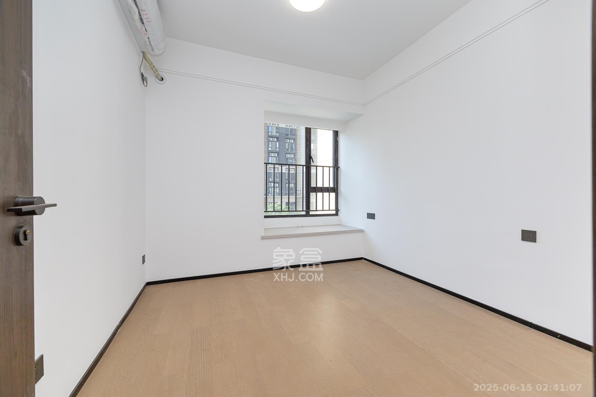 裕和府（乐万邦康桥悦城）  4室2厅2卫    140.0万卧室