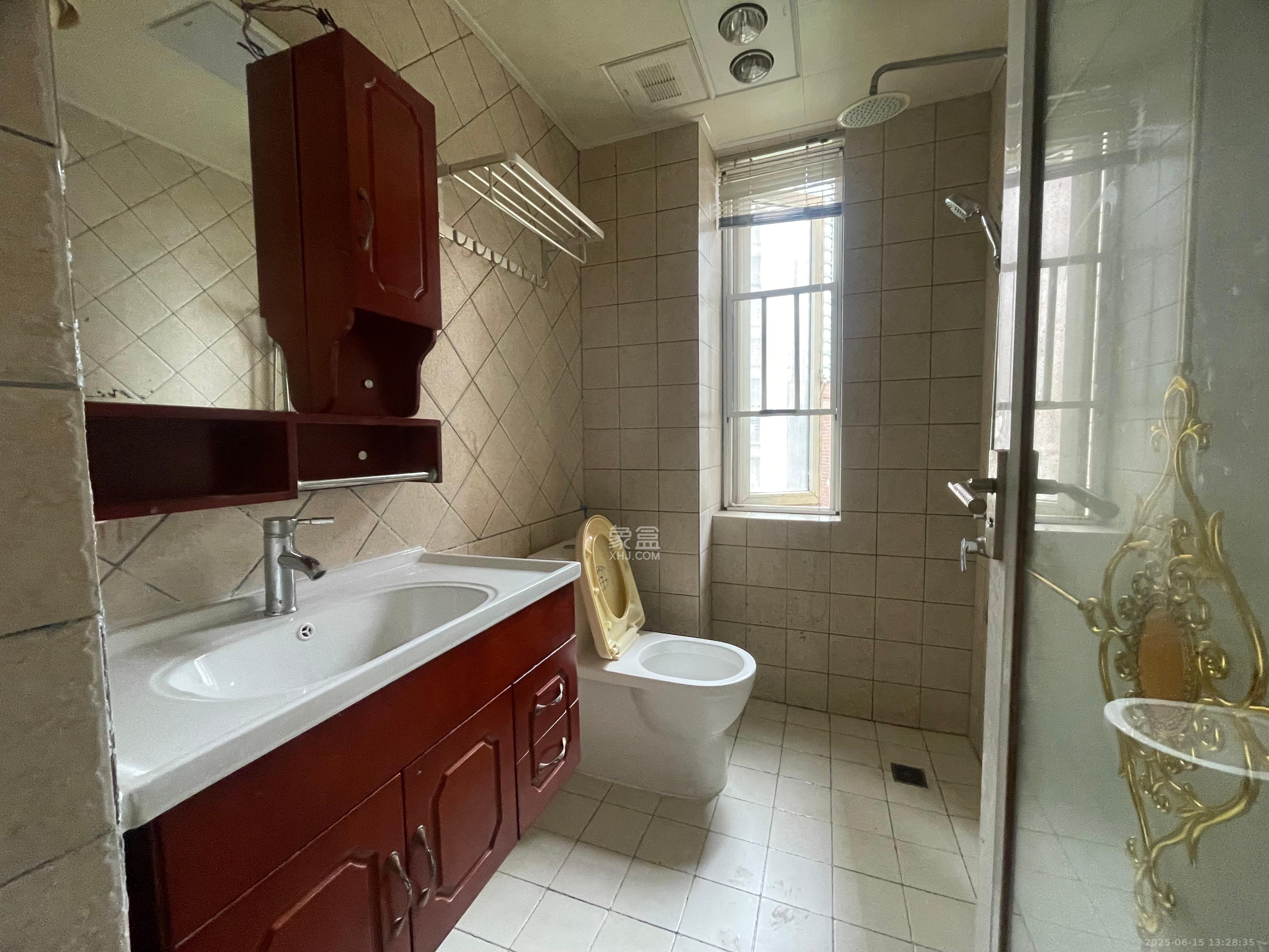 爱琴海岸 3室2厅2卫 2300.0元/月 爱琴海岸 3室2厅2卫 2300.0元/月室内图