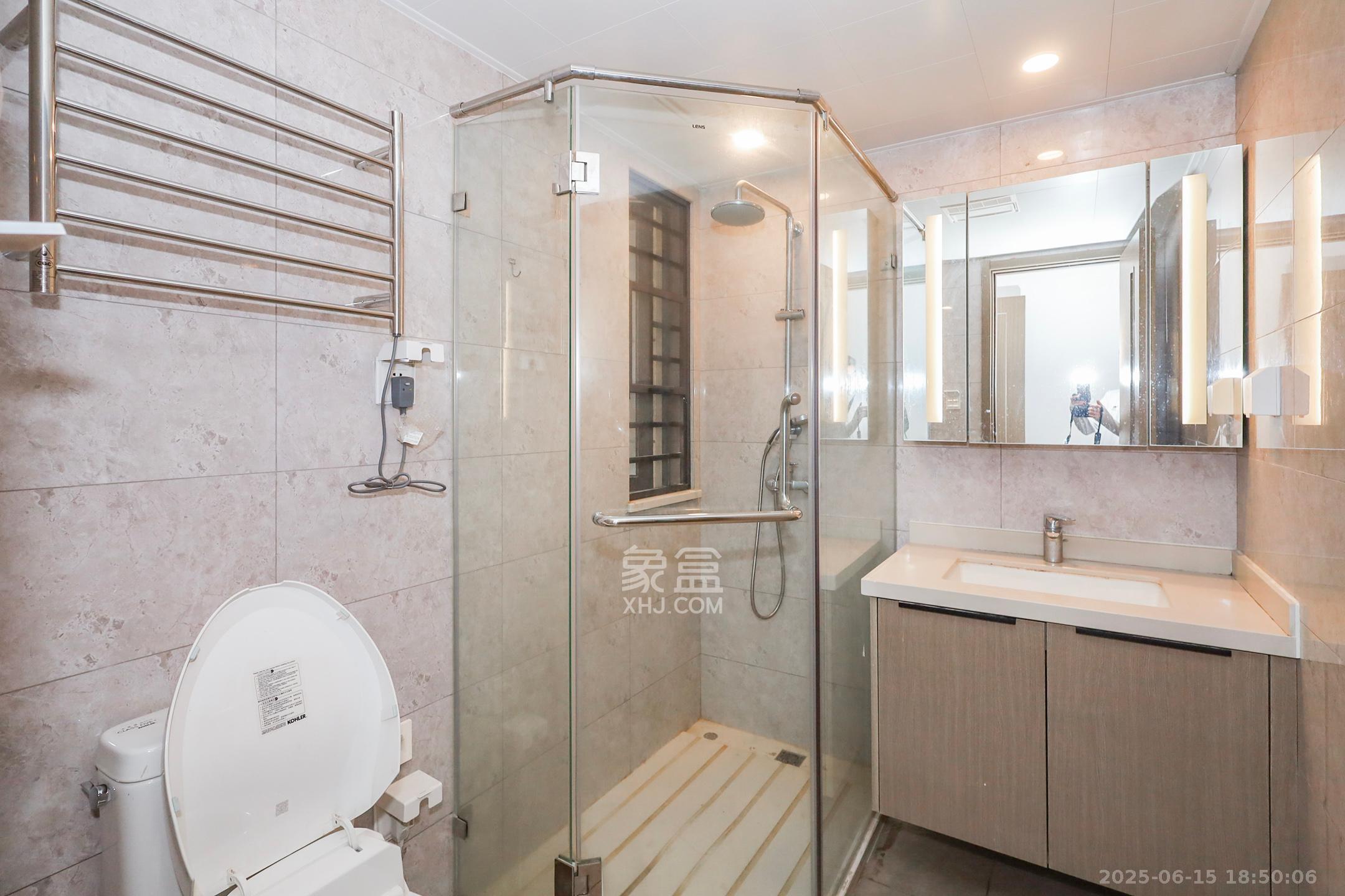 龙湖铂金中心(龙湖春江郦城) 3室2厅2卫 225.0万 龙湖铂金中心(龙湖春江郦城) 3室2厅2卫 225.0万卫生间