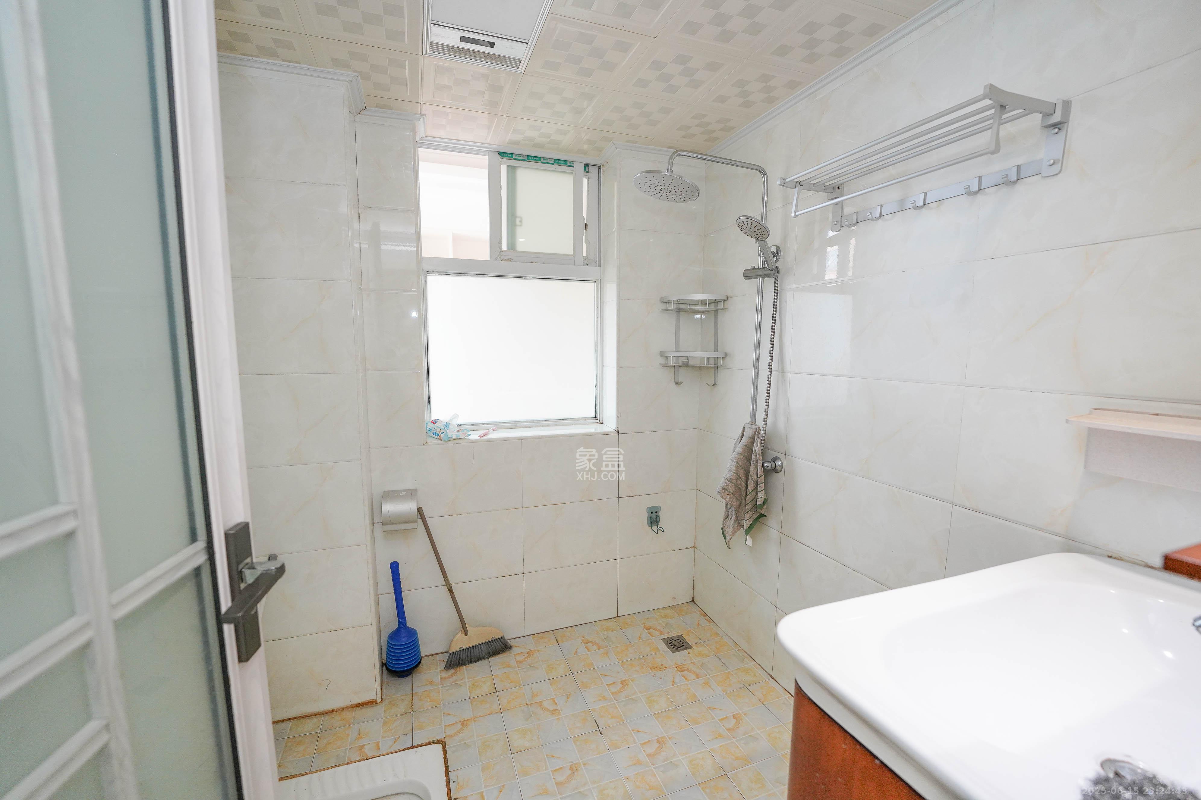 怡海星城 3室2厅1卫 58.8万 怡海星城 3室2厅1卫 58.8万卫生间