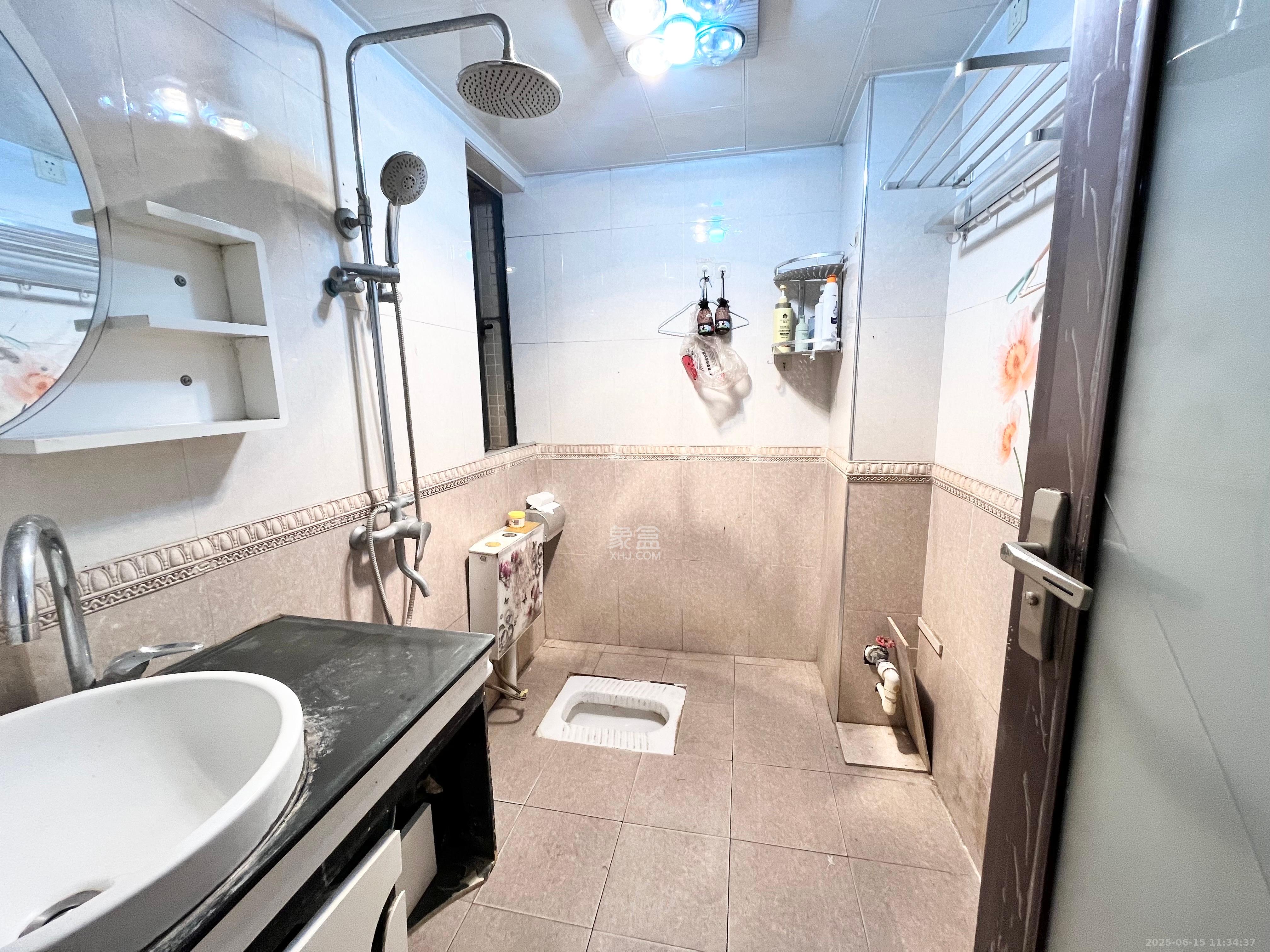 保利麓谷林语A区  3室2厅1卫    2300.0元/月室内图