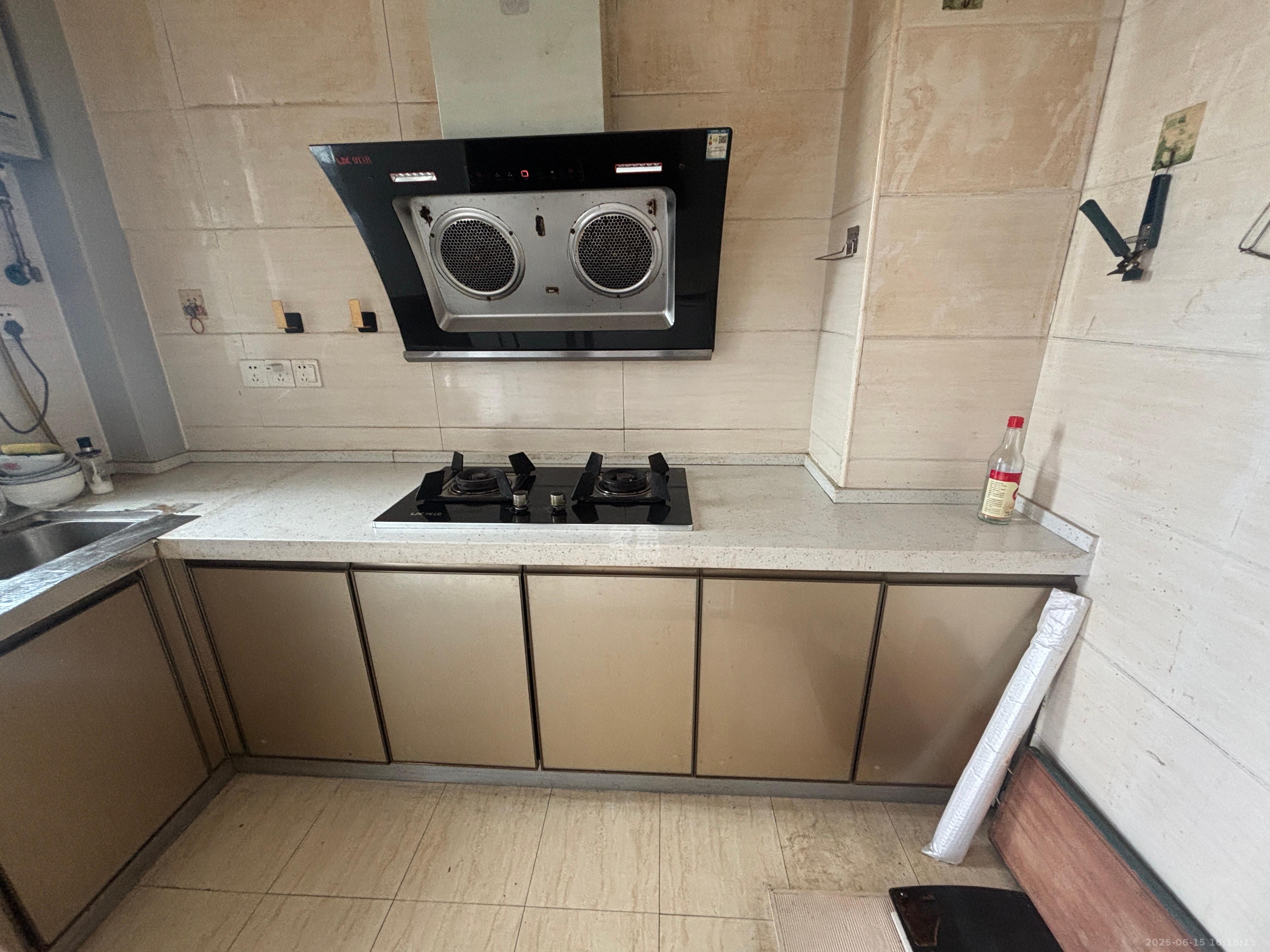 光明城市(星辰青年城) 4室2厅1卫 2400.0元/月 光明城市(星辰青年城) 4室2厅1卫 2400.0元/月室内图