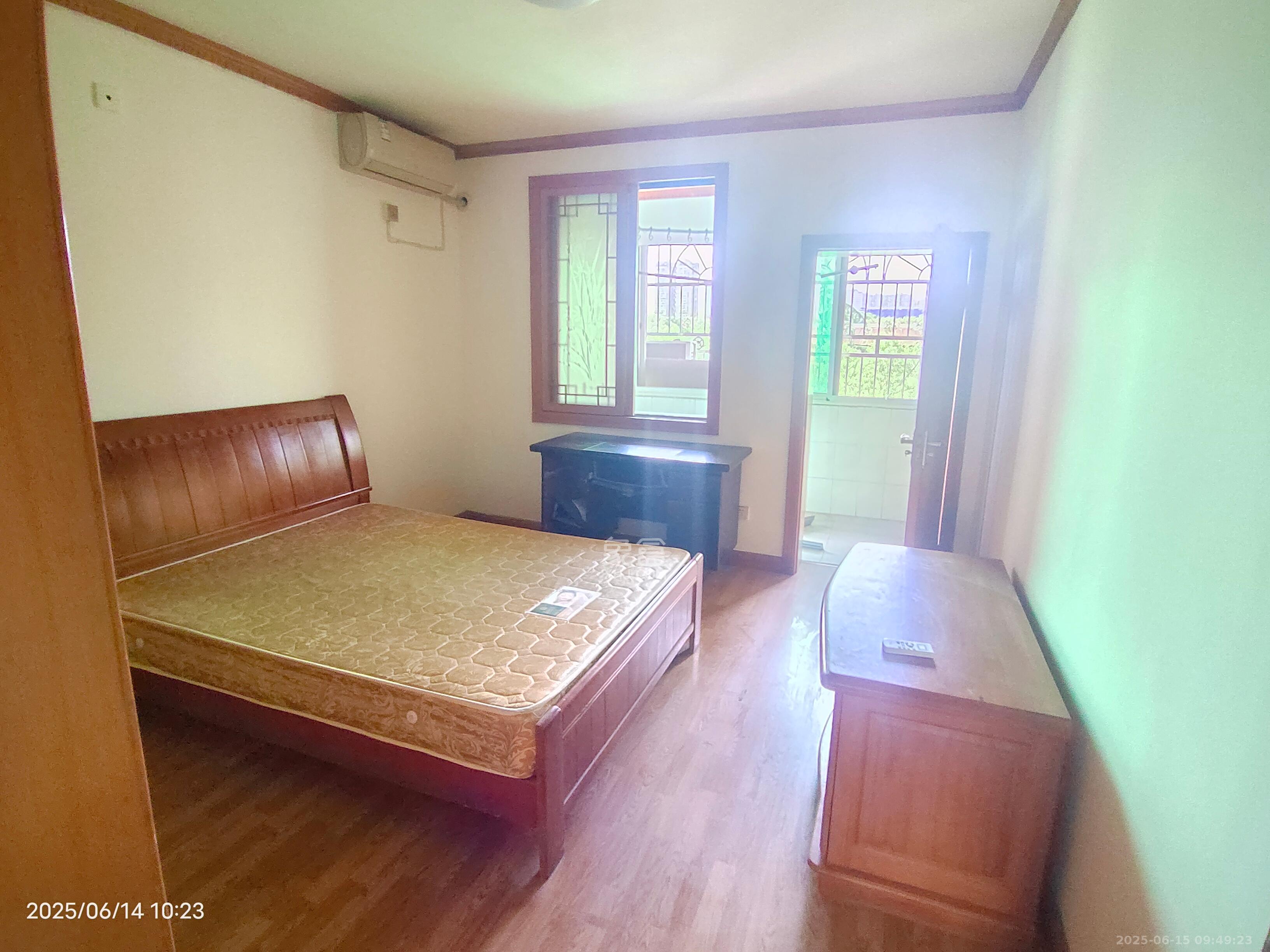 鸿基花园  4室1厅1卫    2200.0元/月 鸿基花园  4室1厅1卫    2200.0元/月室内图