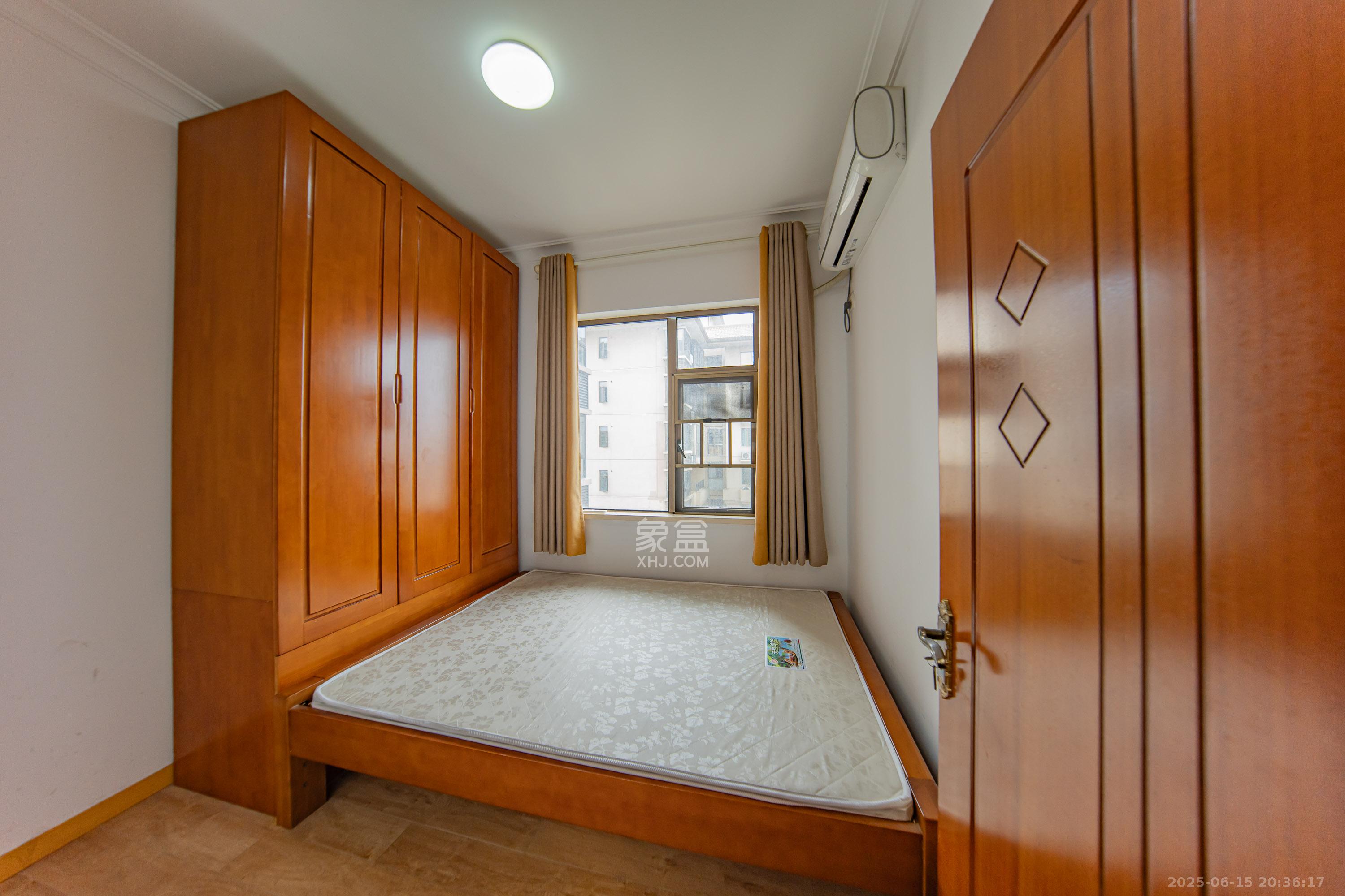 江山帝景哈佛  1室0厅0卫    95.0万卧室