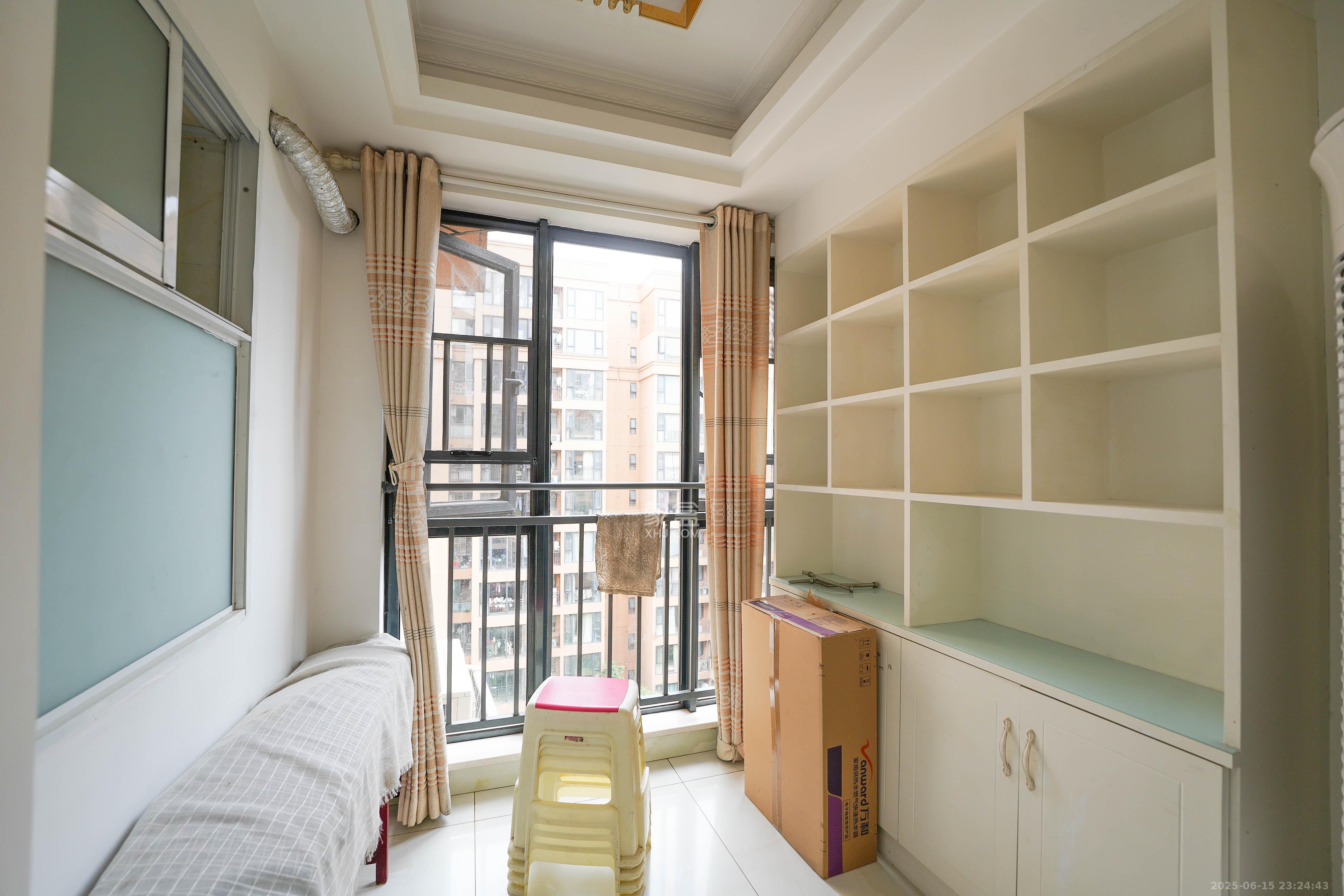 怡海星城 3室2厅1卫 58.8万 怡海星城 3室2厅1卫 58.8万阳台