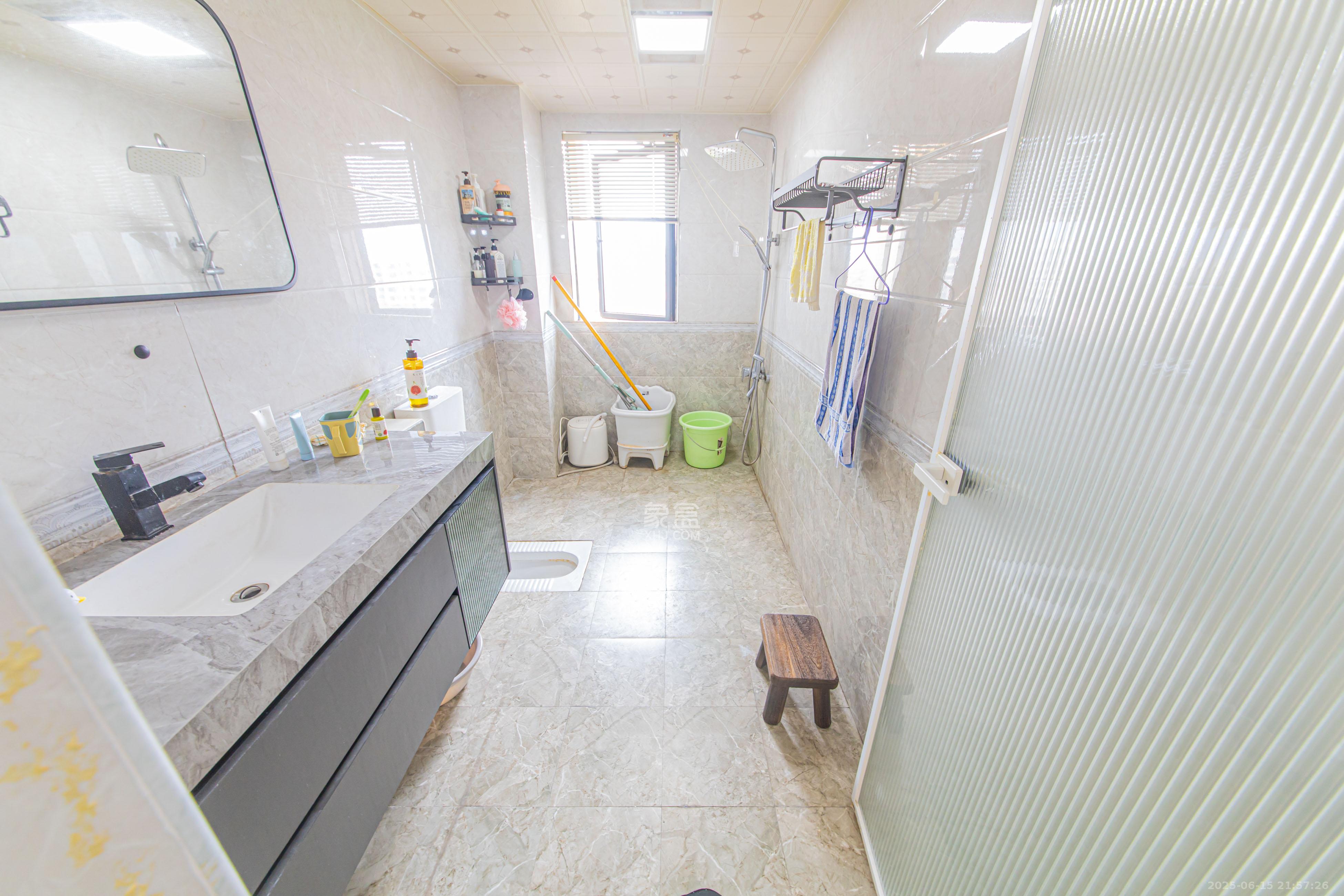 中建芙蓉嘉苑 3室2厅2卫 115.0万 中建芙蓉嘉苑 3室2厅2卫 115.0万卫生间