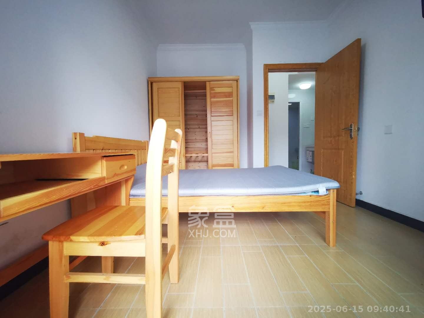 荣盛花语馨苑  3室2厅1卫   2700.00元/月室内图