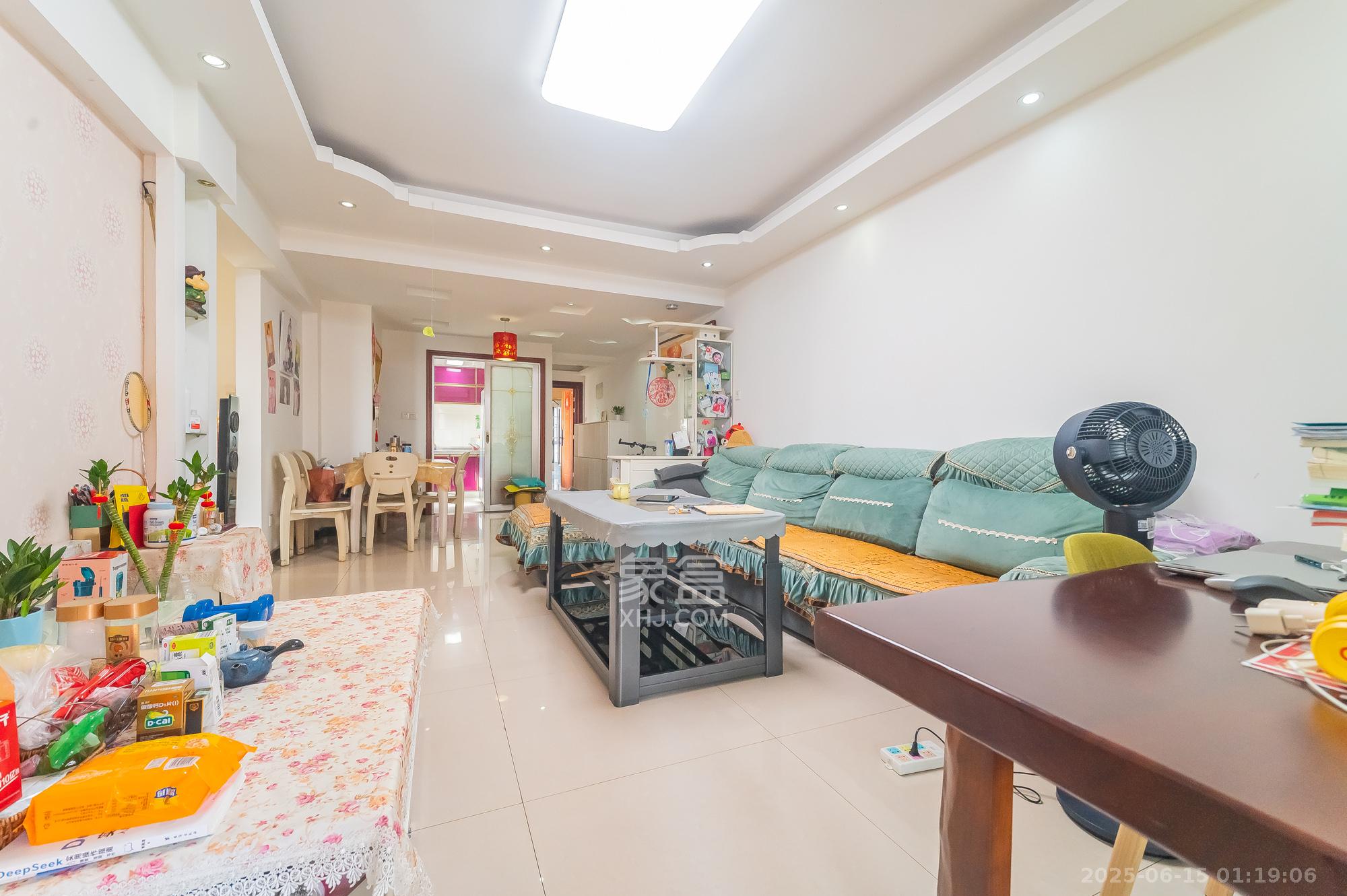 华润凤凰城二期 3室2厅1卫 72.8万 华润凤凰城二期 3室2厅1卫 72.8万客厅