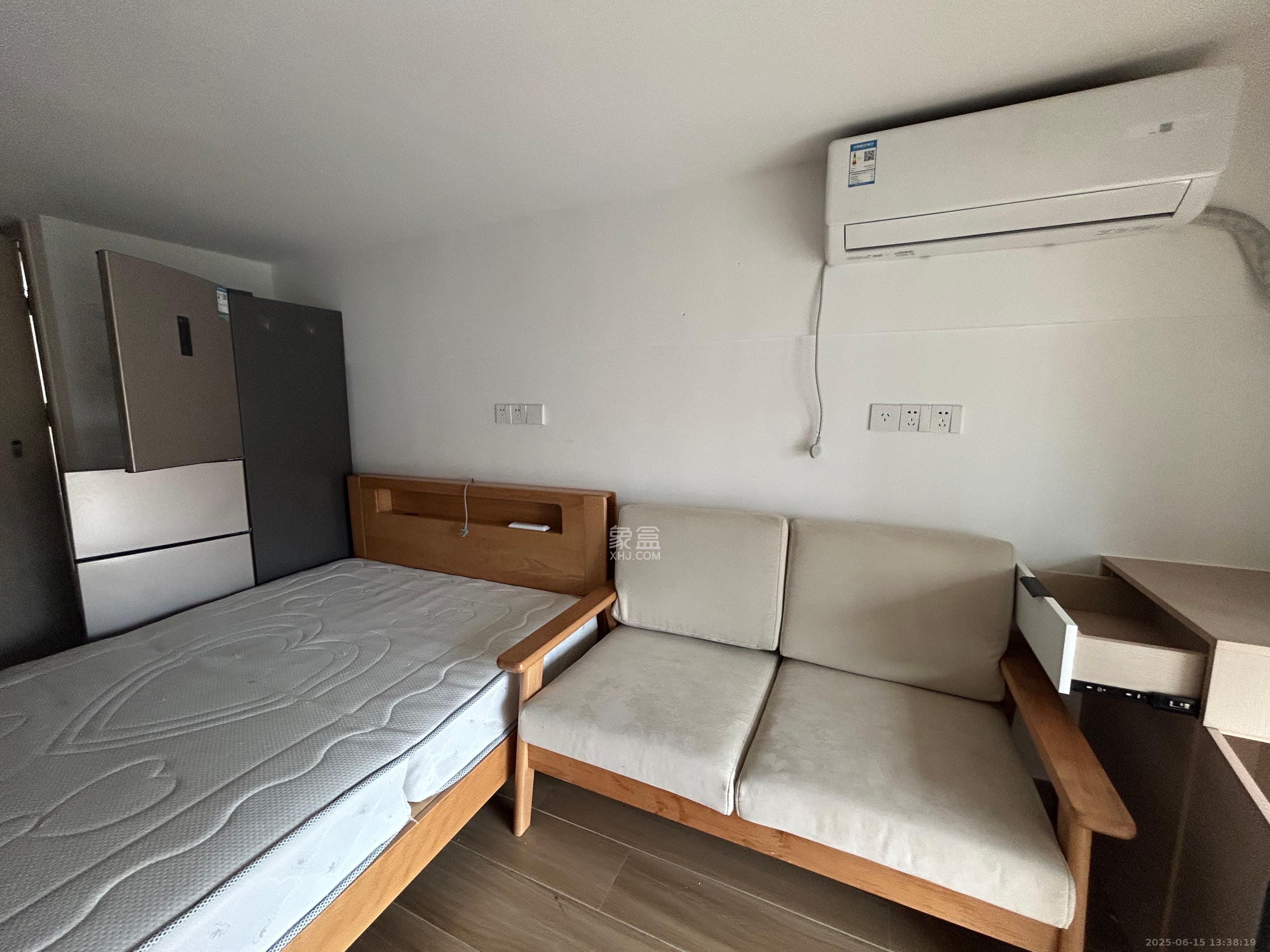 中海阅溪府 1室1厅1卫 1200.0元/月 中海阅溪府 1室1厅1卫 1200.0元/月室内图