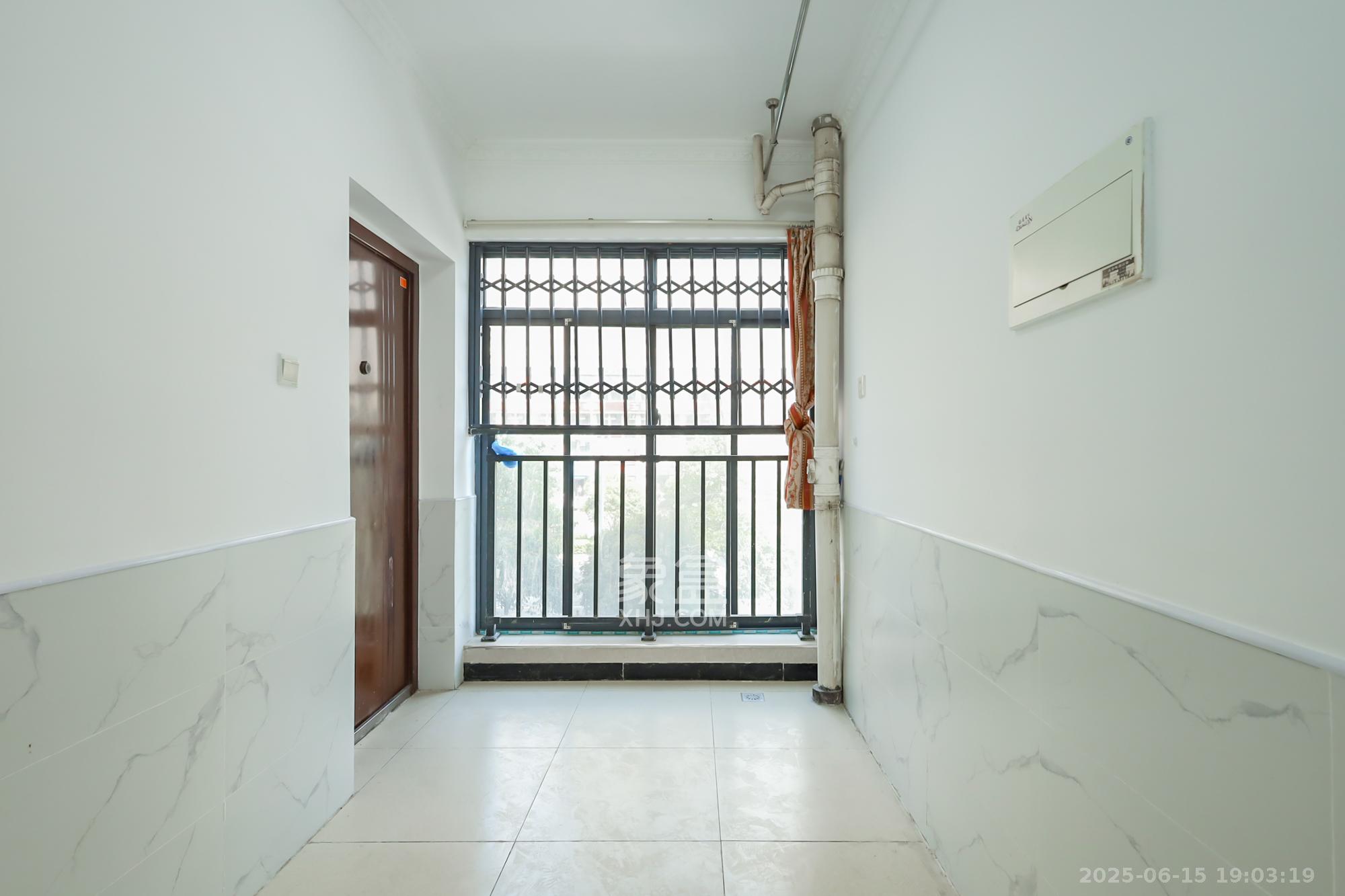 钰龙天下一期  3室2厅1卫    240.0万 钰龙天下一期  3室2厅1卫    240.0万阳台