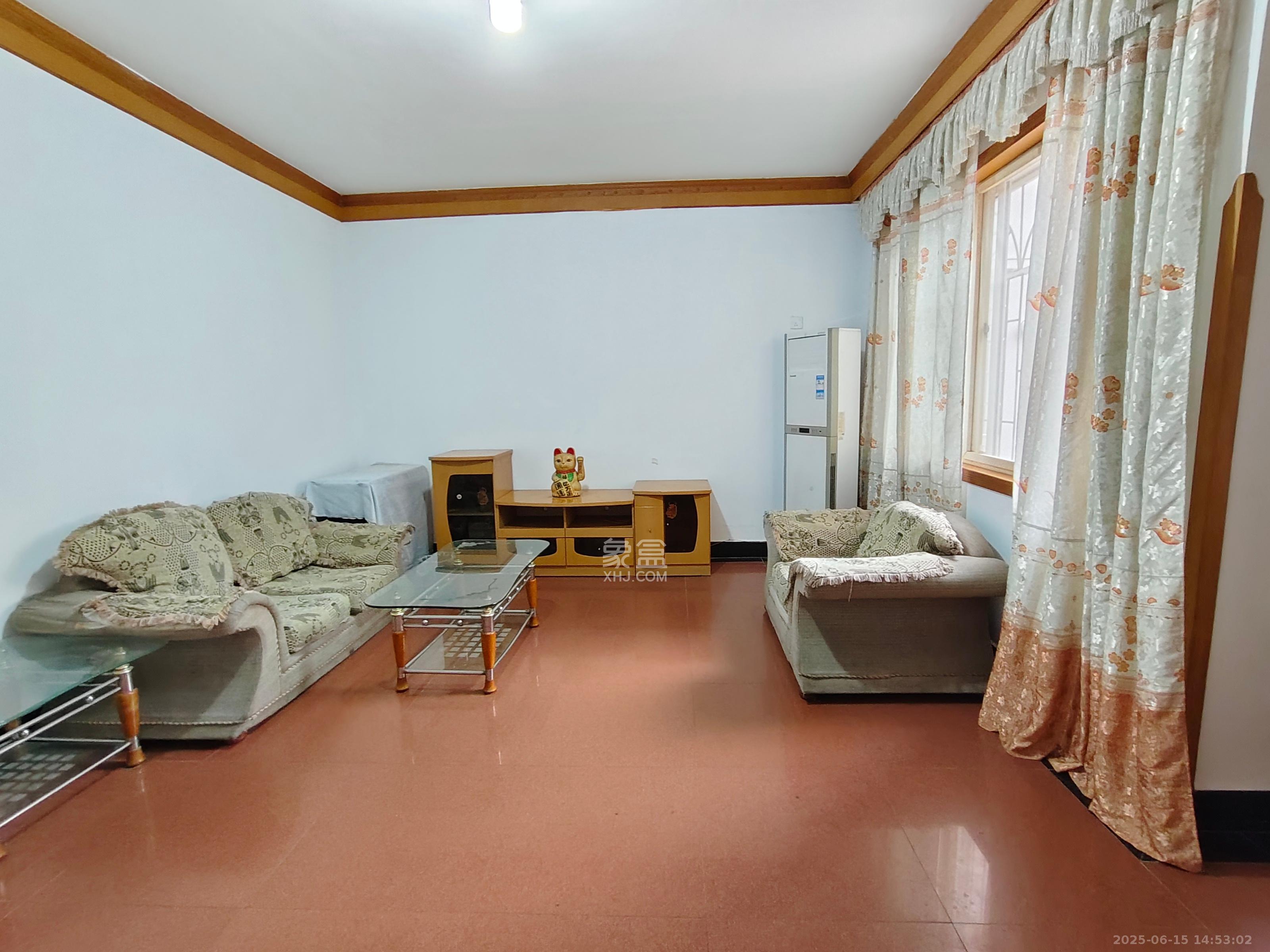 新桥小区  3室2厅1卫   1600.00元/月室内图