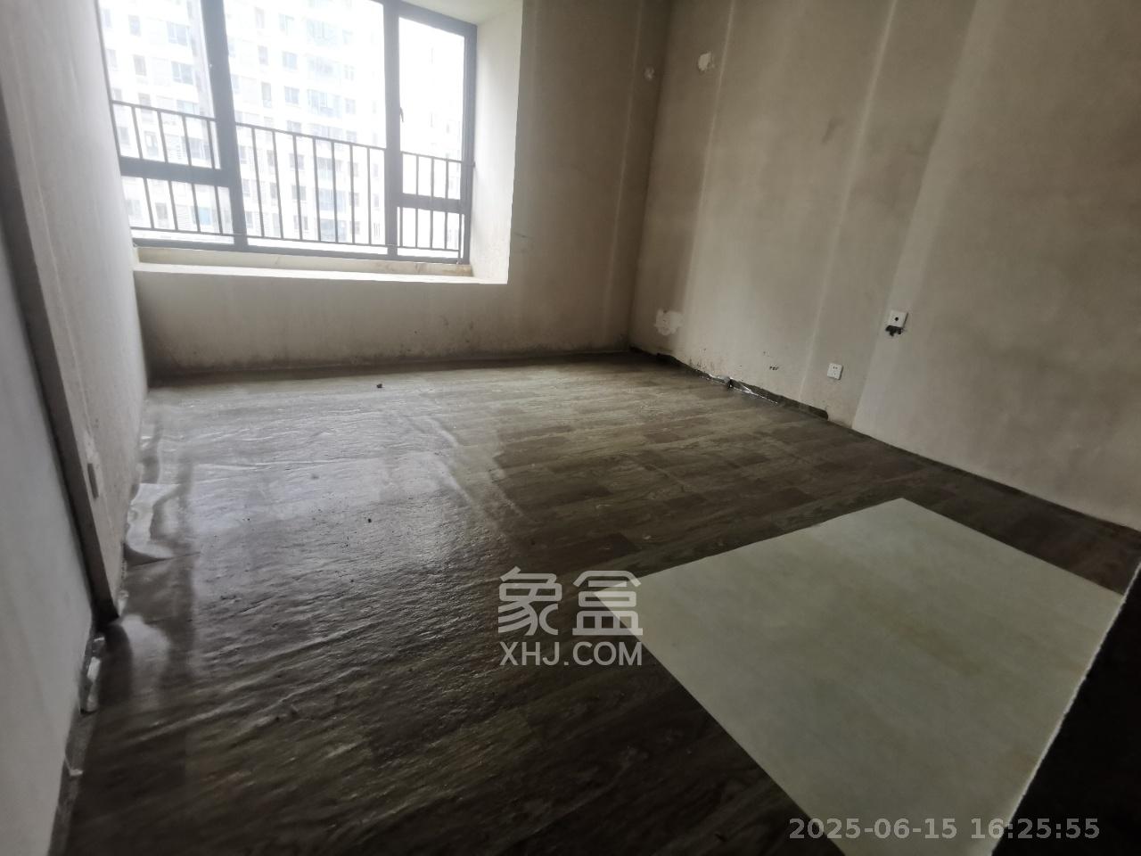 长房东旭国际  4室2厅2卫   1500.00元/月室内图