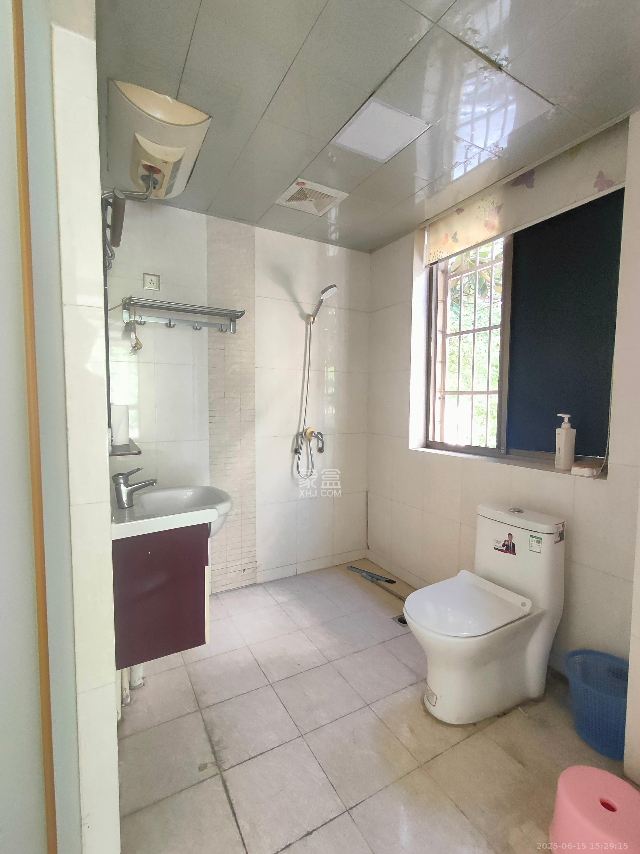 麓谷沐春园 5室2厅2卫 3300.0元/月 麓谷沐春园 5室2厅2卫 3300.0元/月室内图