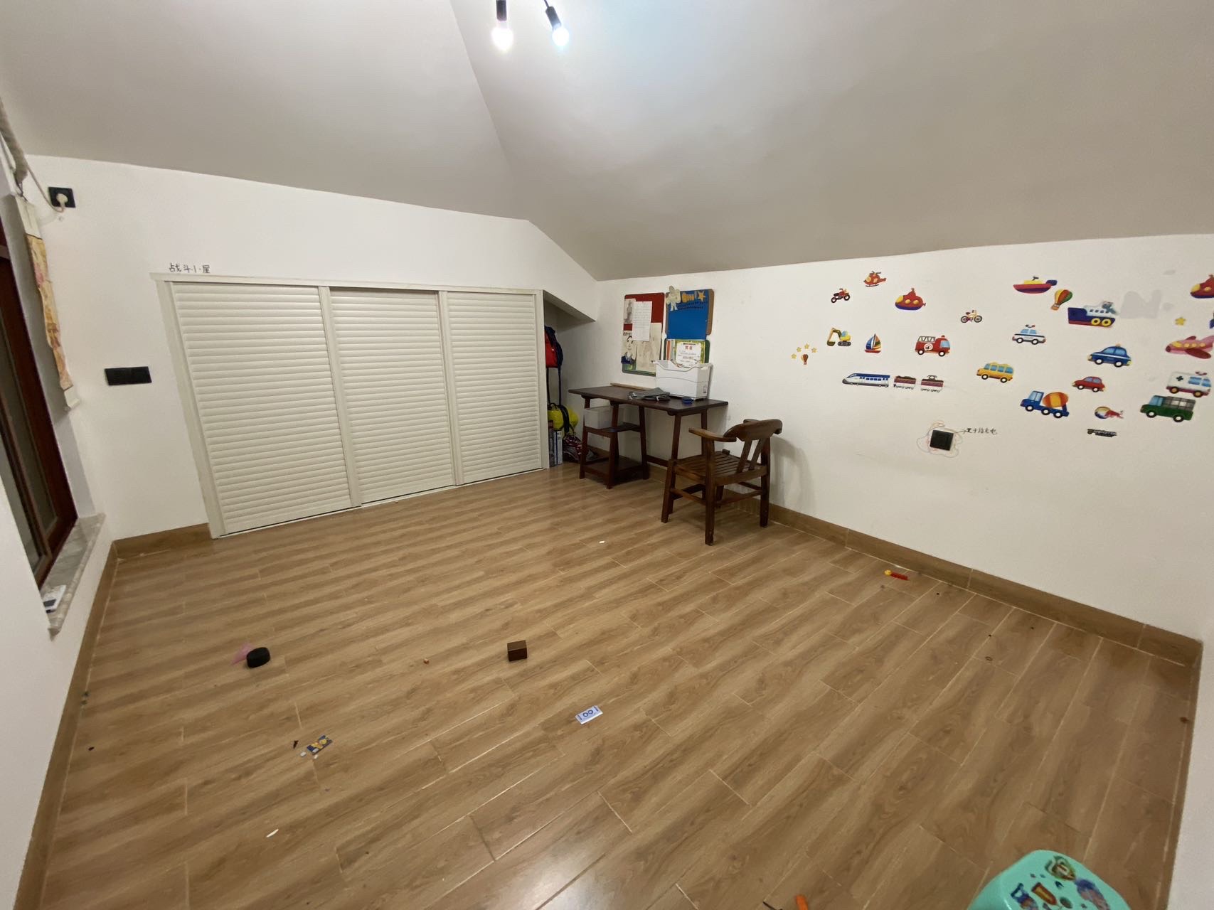 椰风水韵(一期) 4室2厅2卫 250.0万 椰风水韵(一期) 4室2厅2卫 250.0万卧室