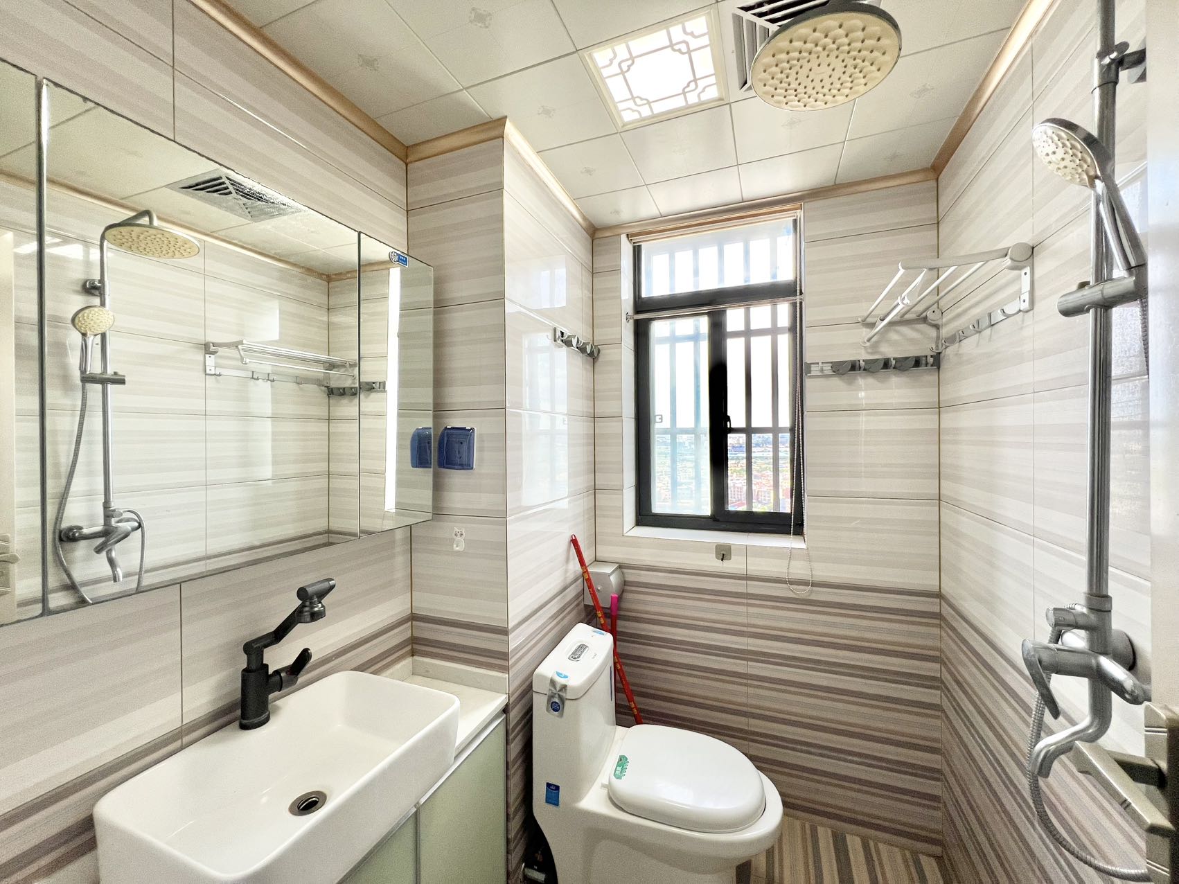 万达广场骏豪仕家(万达公馆)  3室2厅1卫    2800.0元/月 万达广场骏豪仕家(万达公馆)  3室2厅1卫    2800.0元/月室内图