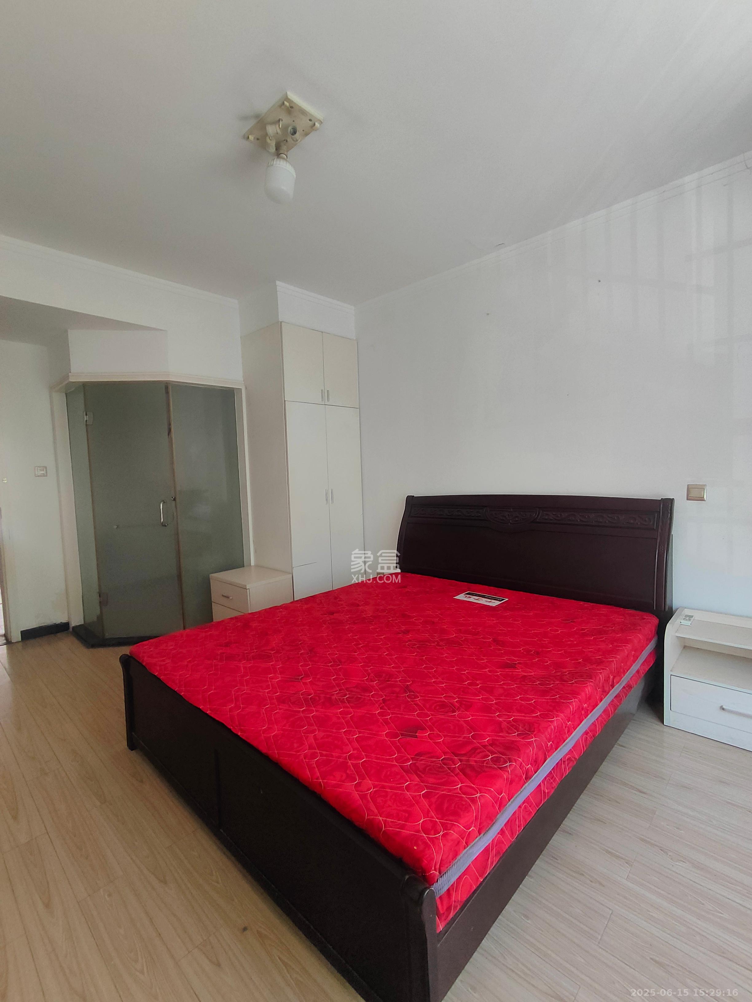 麓谷沐春园 5室2厅2卫 3300.0元/月 麓谷沐春园 5室2厅2卫 3300.0元/月室内图