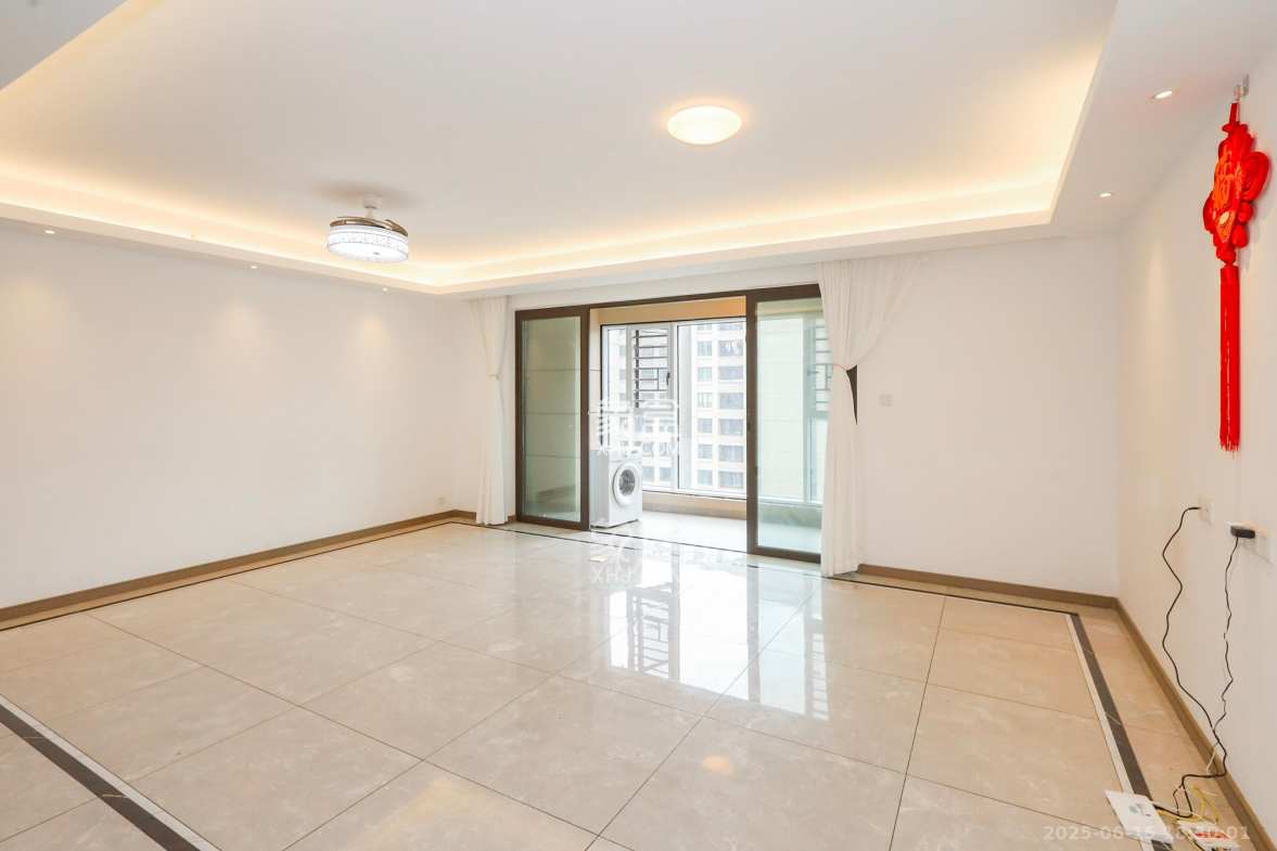 龙湖铂金中心(龙湖春江郦城) 3室2厅2卫 225.0万 龙湖铂金中心(龙湖春江郦城) 3室2厅2卫 225.0万客厅