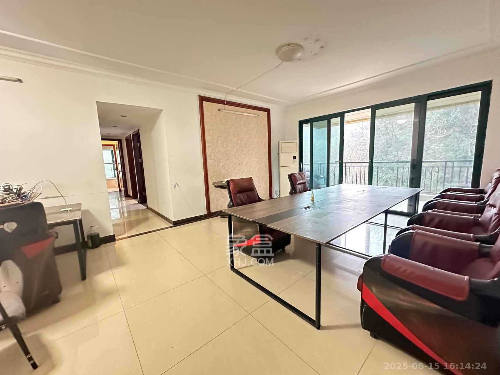 恒大城 4室2厅2卫 2500.0元/月 恒大城 4室2厅2卫 2500.0元/月室内图