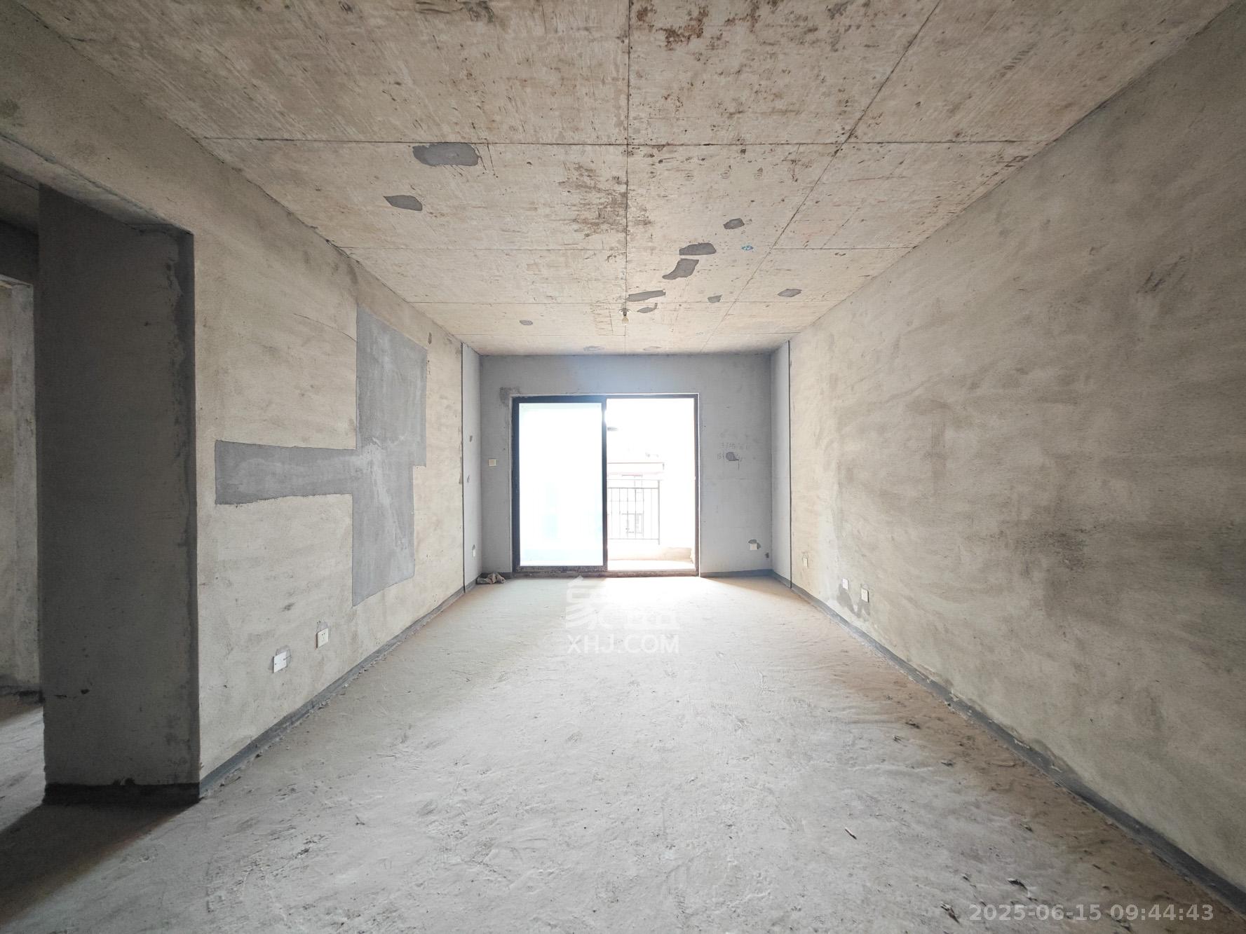 合能枫丹丽舍(柏悦名苑) 3室2厅2卫 105.0万 合能枫丹丽舍(柏悦名苑) 3室2厅2卫 105.0万客厅