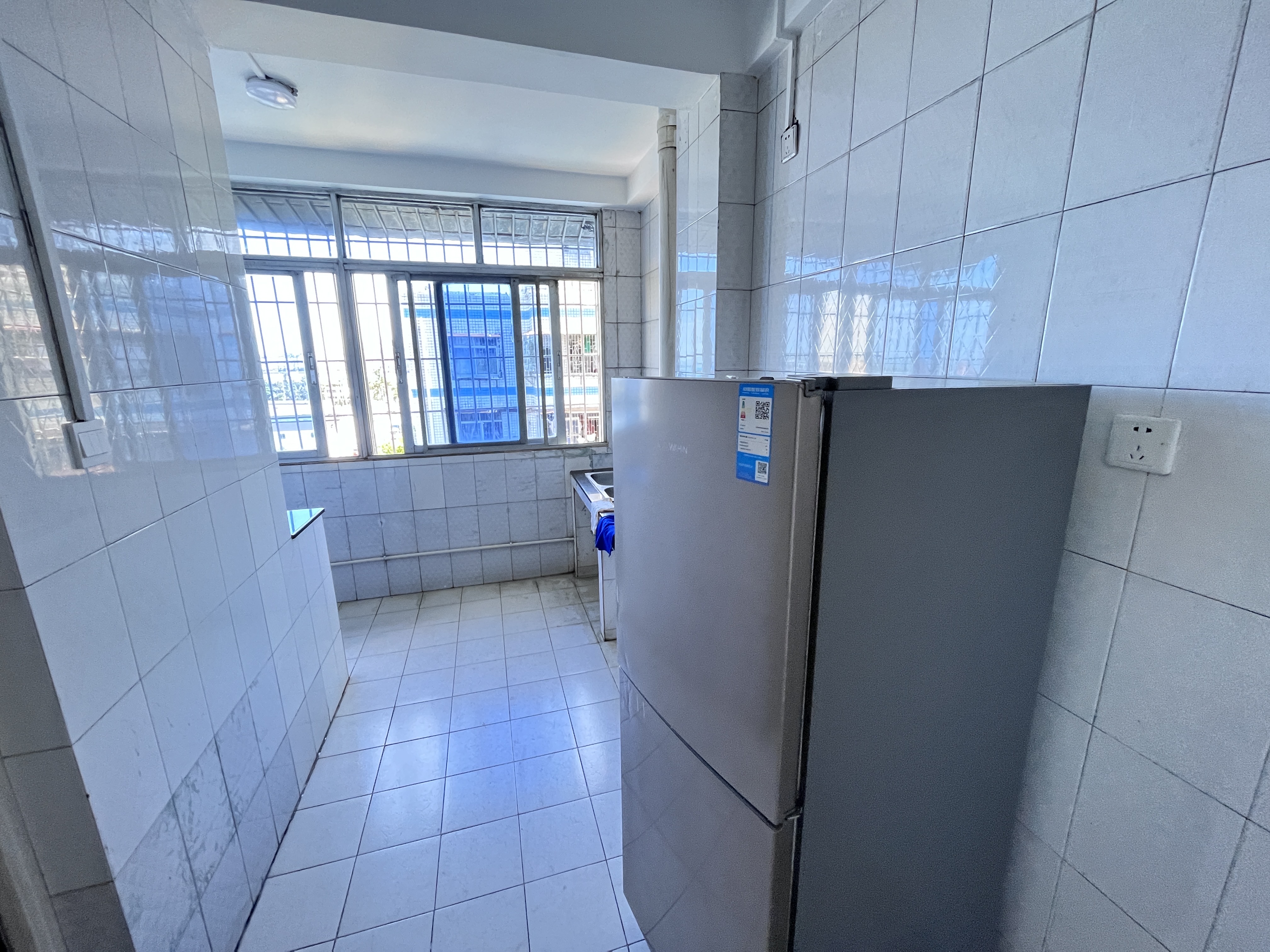 爱华小区 3室2厅1卫 2300.0元/月 爱华小区 3室2厅1卫 2300.0元/月室内图