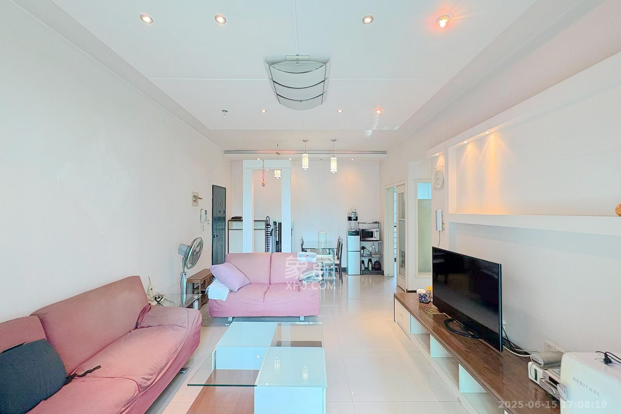 颐美园  3室2厅2卫    100.0万客厅