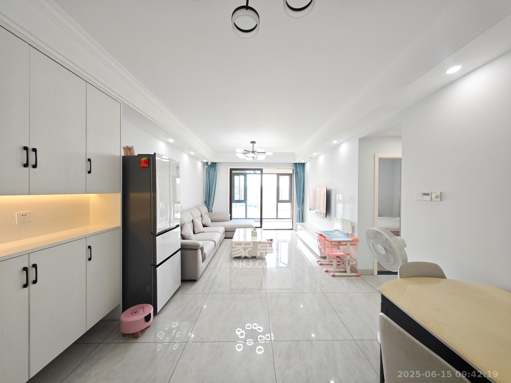 鑫苑木莲世家 2室2厅1卫 102.8万 鑫苑木莲世家 2室2厅1卫 102.8万客厅