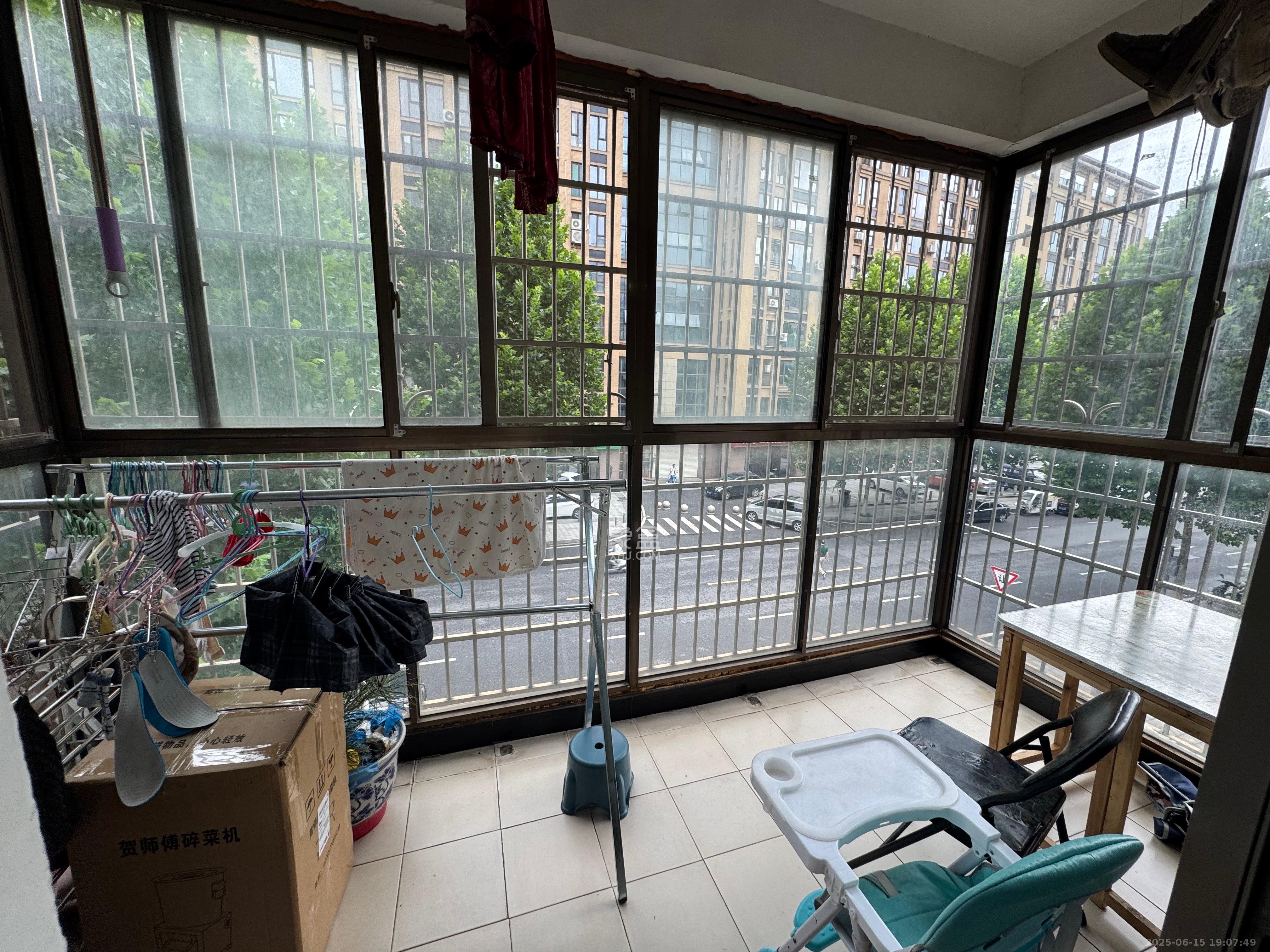 南苑小区  2室2厅2卫    2000.0元/月 南苑小区  2室2厅2卫    2000.0元/月室内图