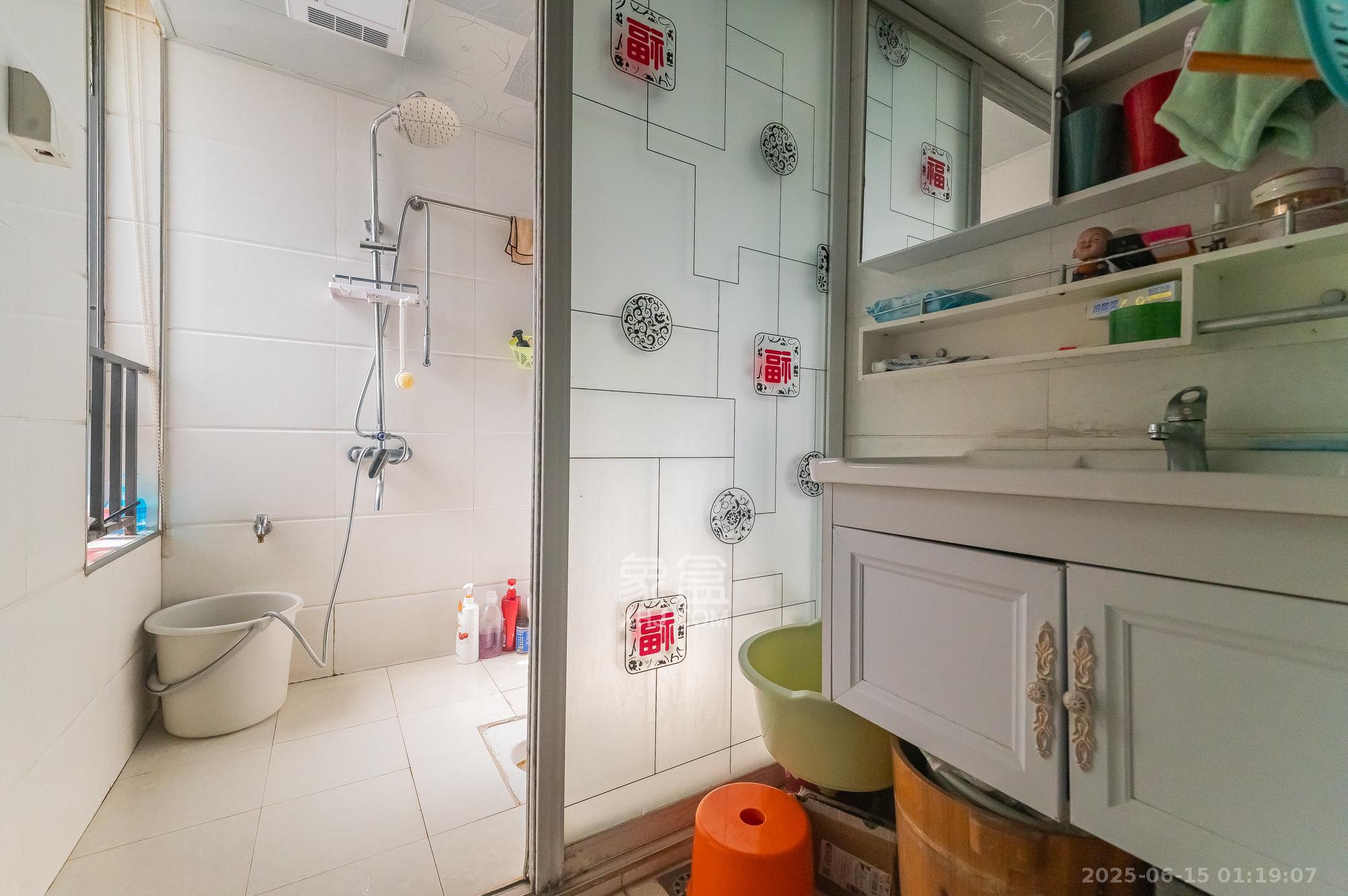 华润凤凰城二期 3室2厅1卫 72.8万 华润凤凰城二期 3室2厅1卫 72.8万卫生间