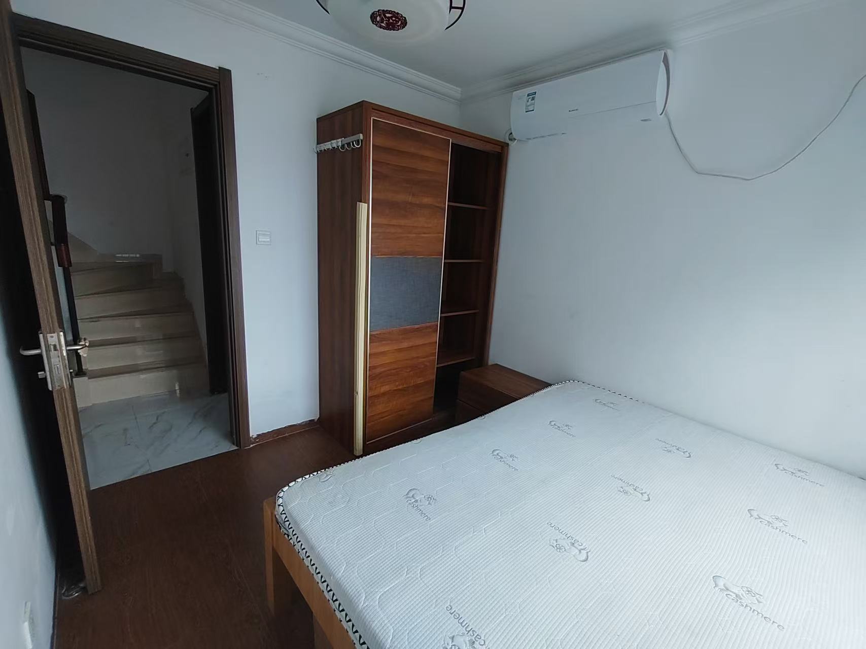 碧桂园一、二期(中央首府) 2室2厅2卫 2400.0元/月 碧桂园一、二期(中央首府) 2室2厅2卫 2400.0元/月室内图